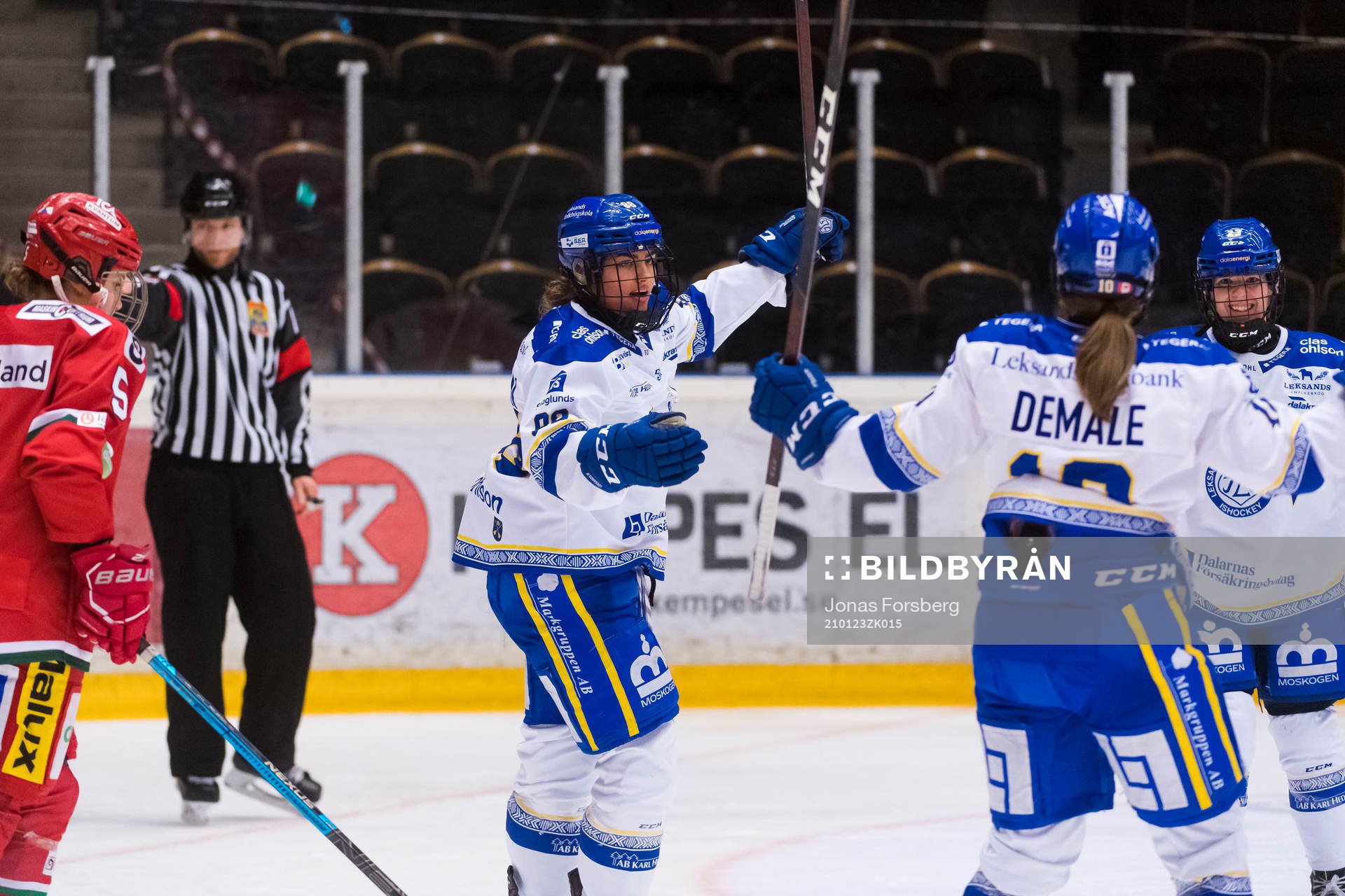 Leksands Shea Demale gör Leksands första mål med Ella