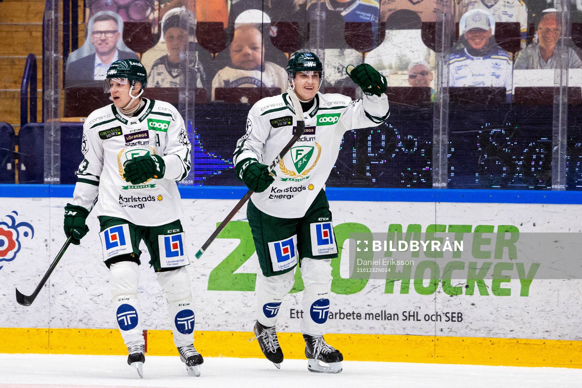 Färjestads Daniel Viksten och Jacob Peterson jublar