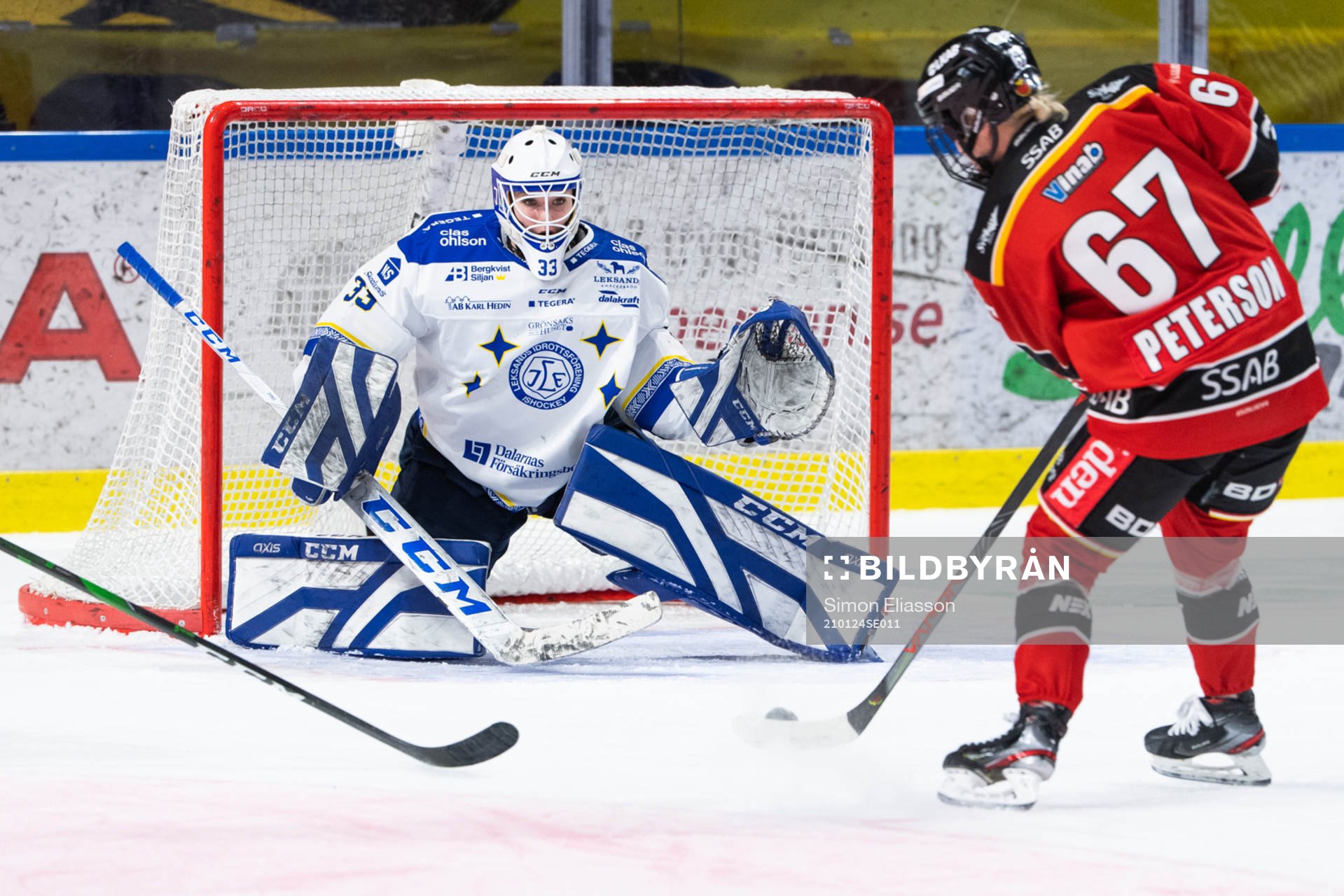 Leksands målvakt Amanda Johansson och Luleås Linn Peterson