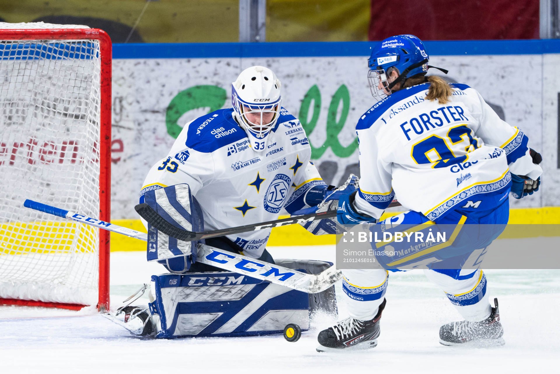 Leksands målvakt Amanda Johansson och Leksands Sarah Foster