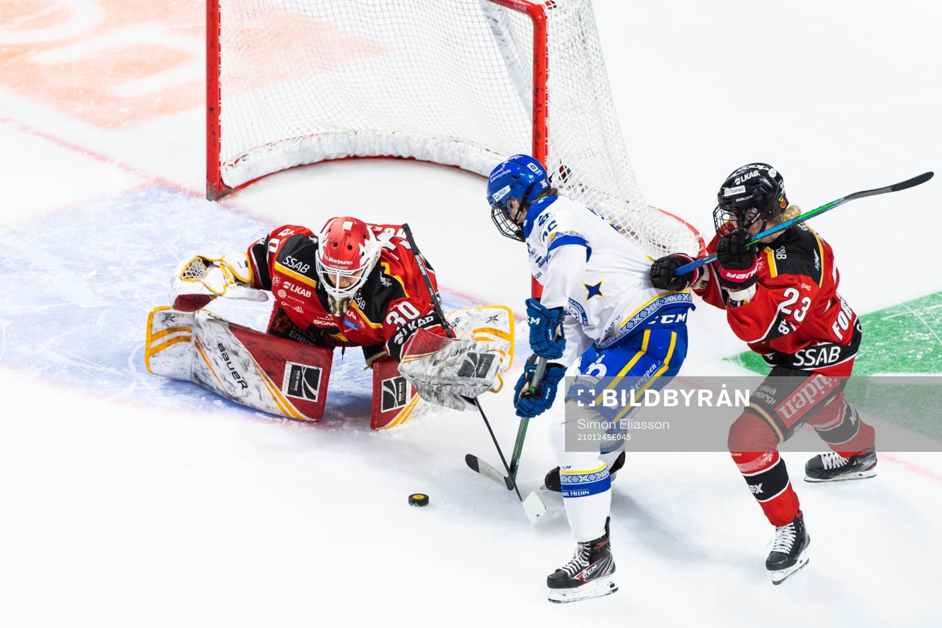 Luleås målvakt Tindra Holm och Leksands Andrine Furulund