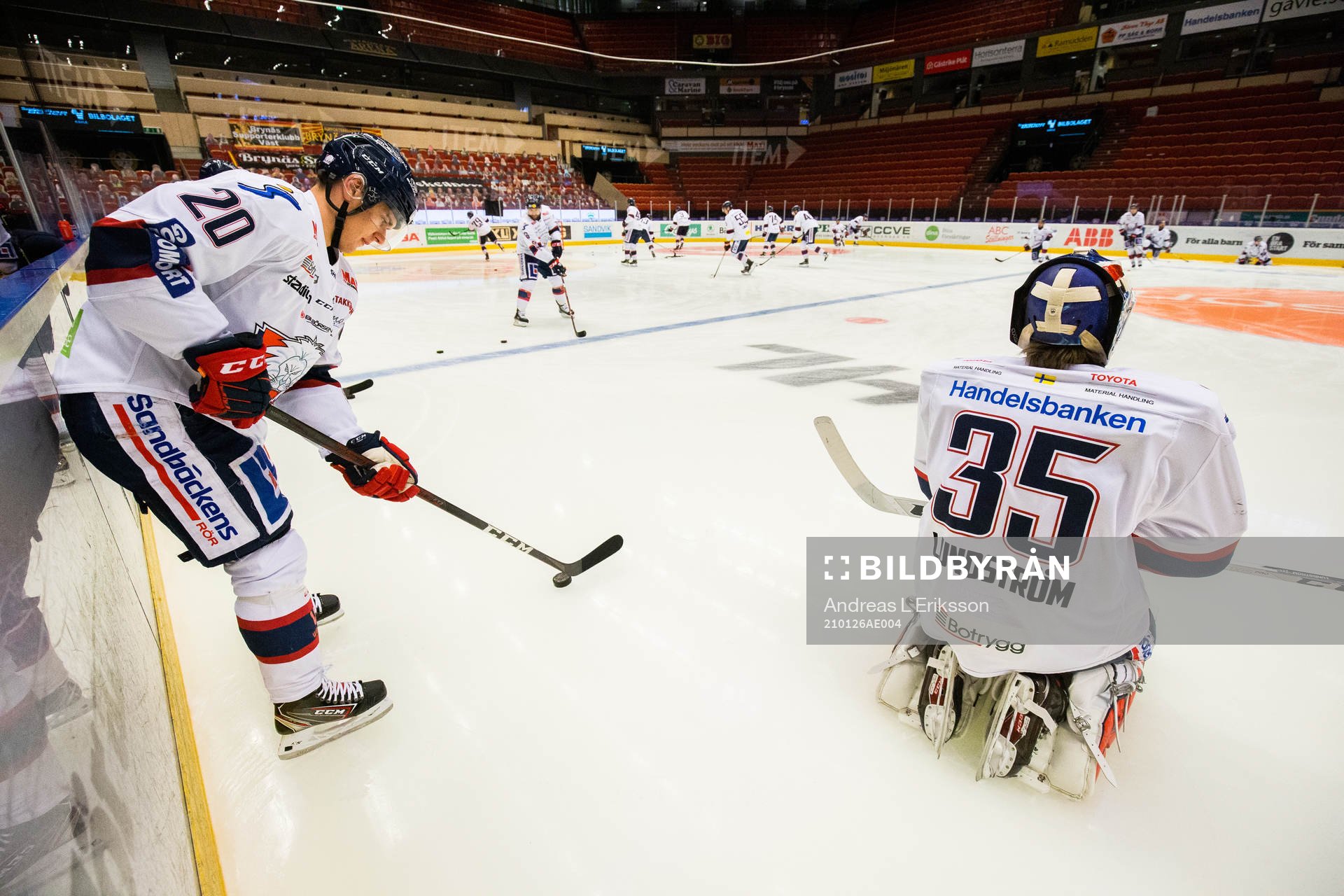 Linköpings Nikola Pasic och målvakt Niklas Lundström