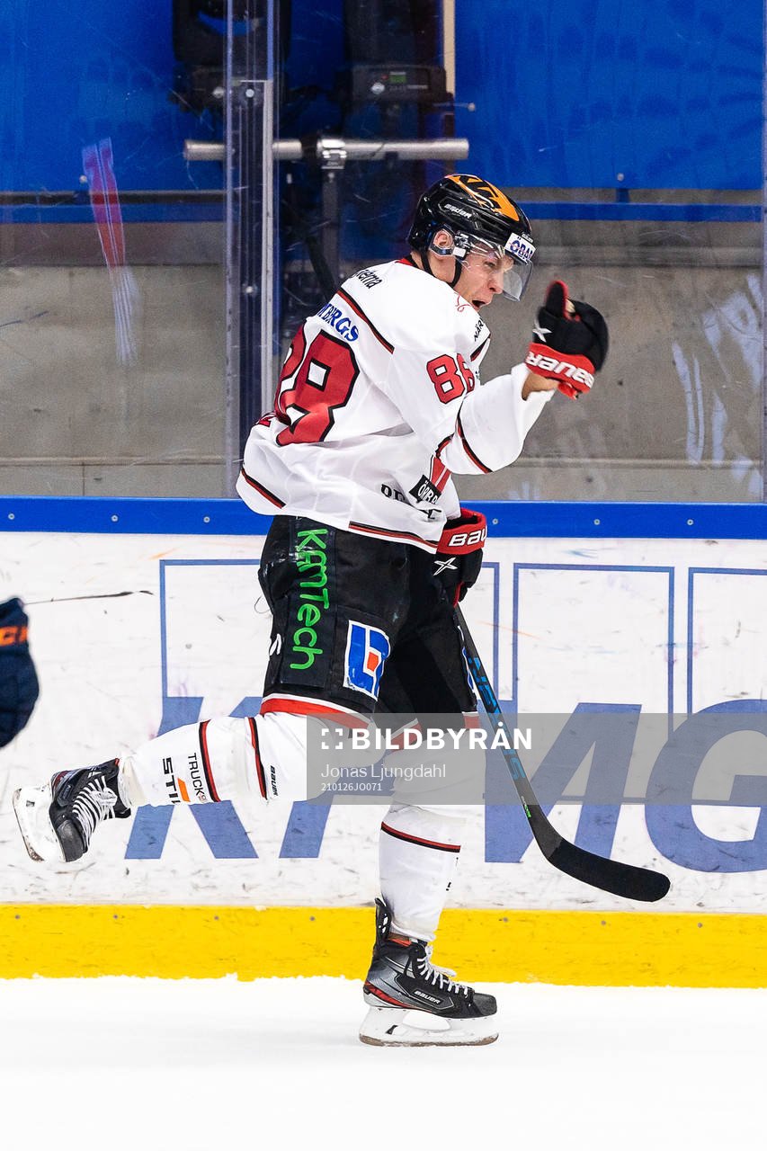 Örebros Joonas Rask jublar