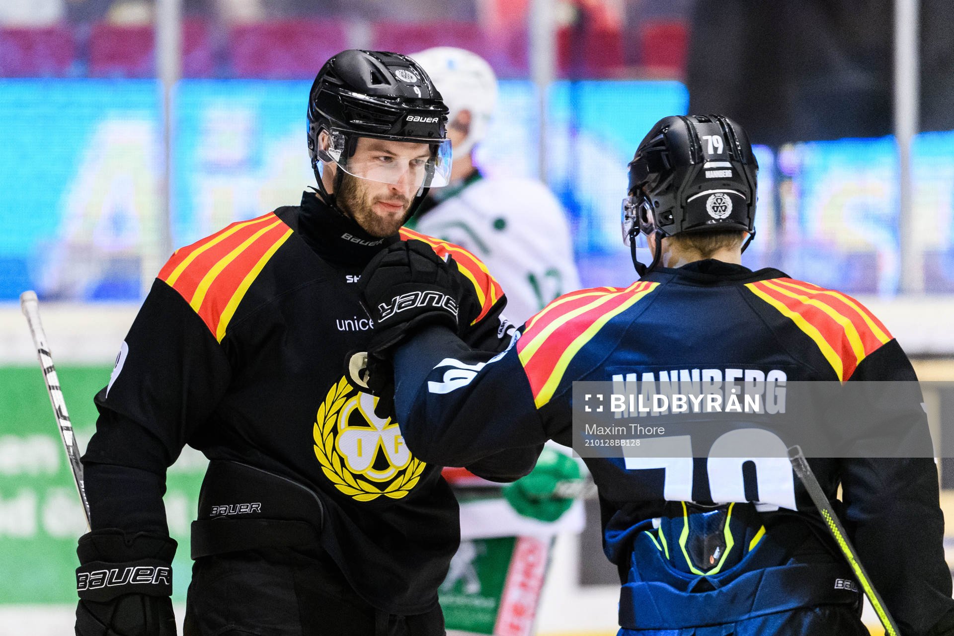 Brynäs Niclas Andersén och Daniel Mannberg jublar