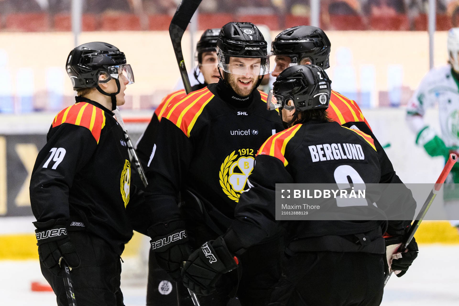 Brynäs Niclas Andersén och Daniel Mannberg jublar