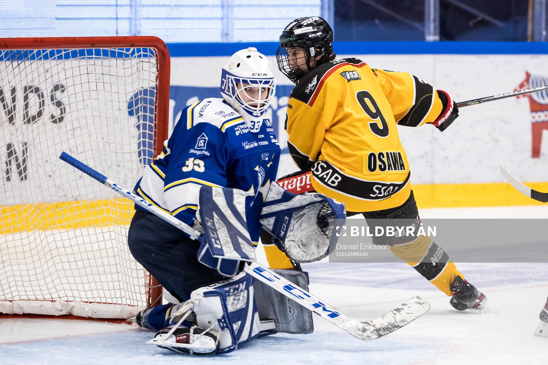 Leksands målvakt Amanda Johansson och Luleås Chiho Osawa