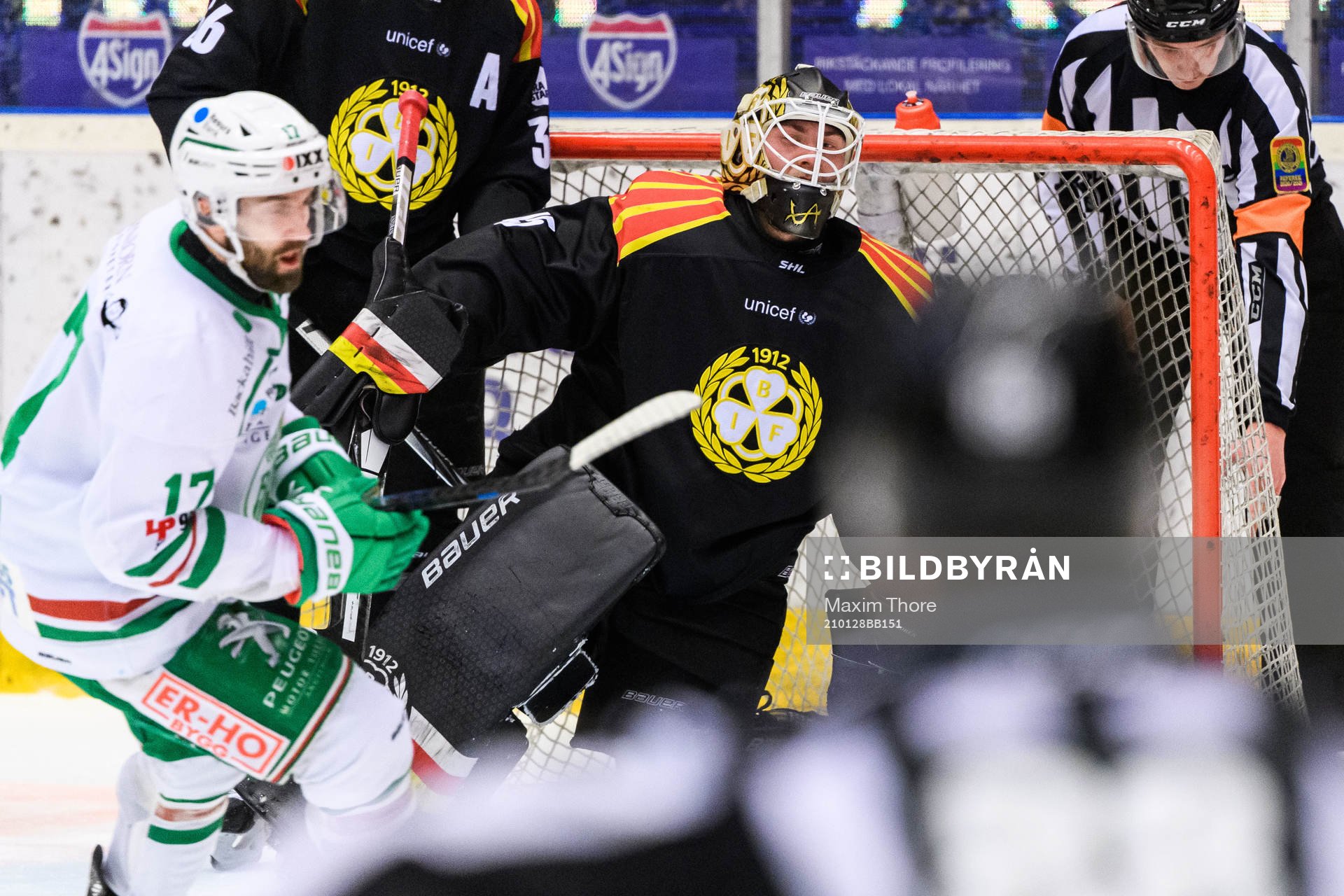Brynäs målvakt Viktor Andrén deppar