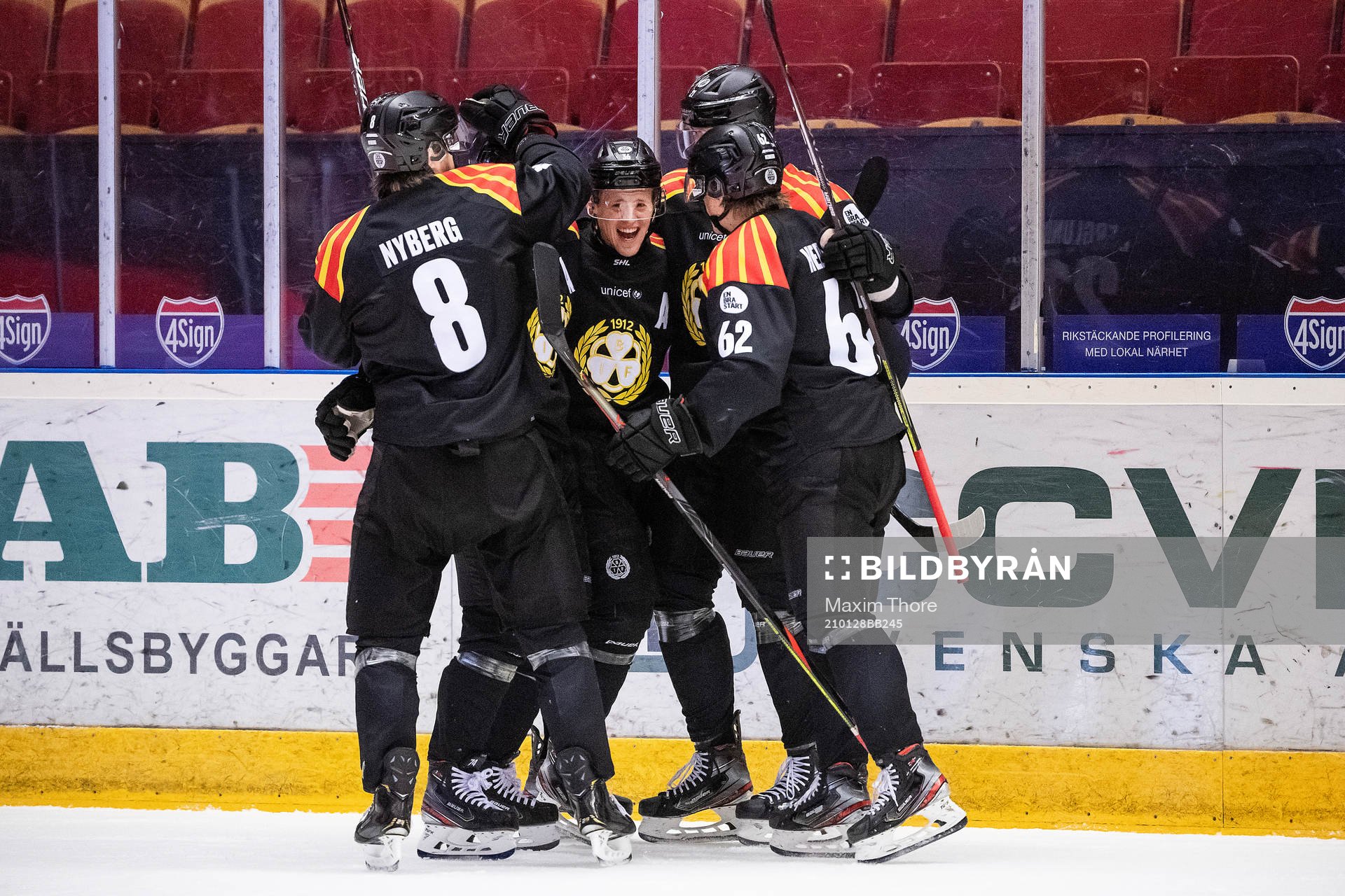 Brynäs Linus Ölund jublar