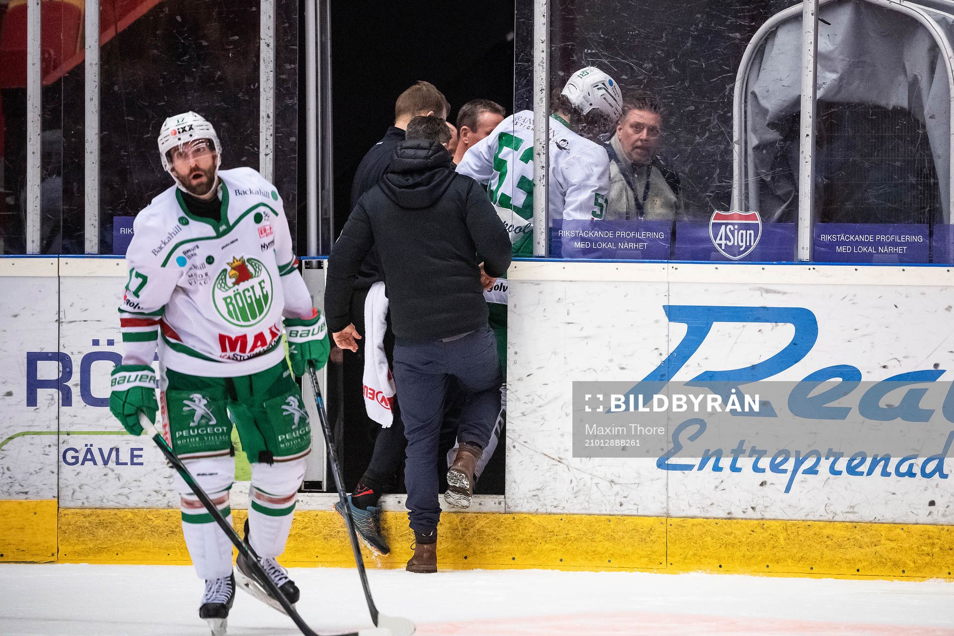 Rögles Moritz Seider lämnar isen