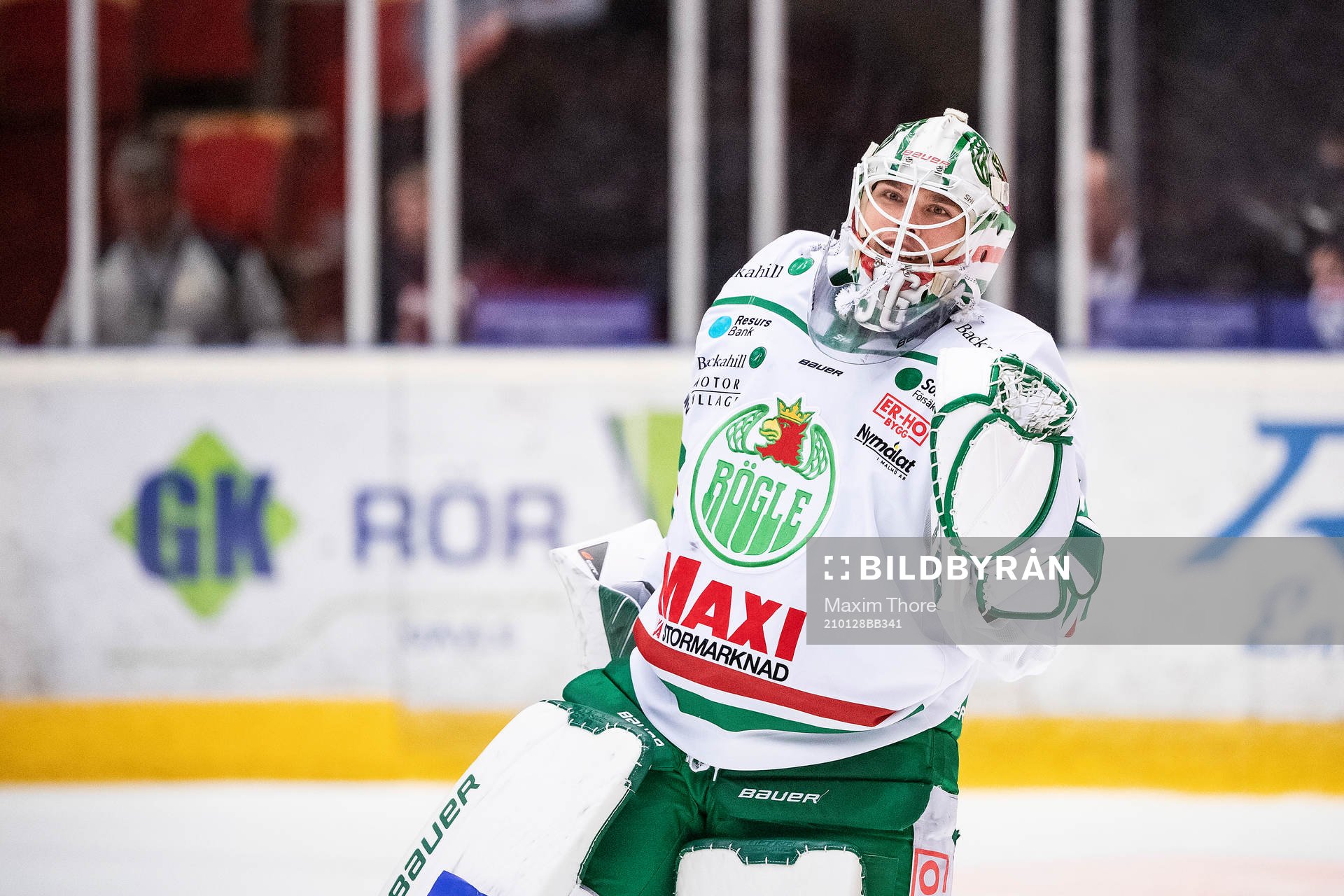 Rögles målvakt Johan Gustafsson jublar