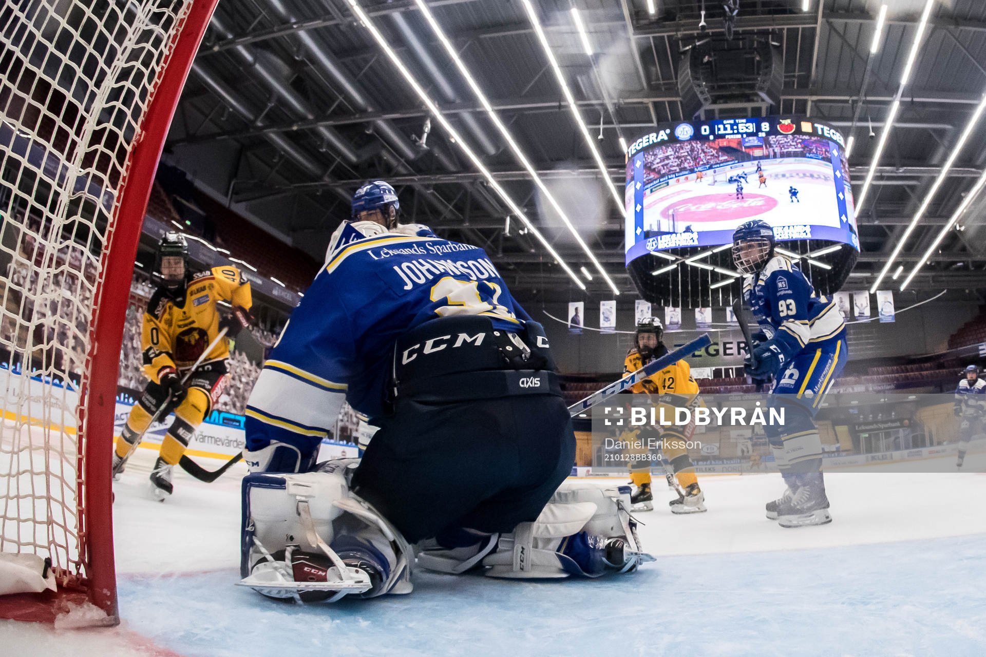 Luleås Noora Tulus och Leksands målvakt Amanda Johansson