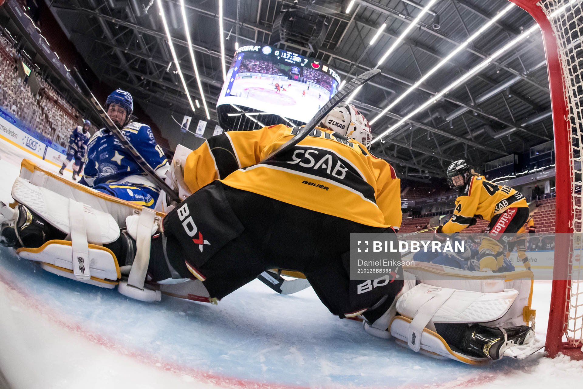 Leksands Linnea Sjölund och Luleås målvakt Tindra Holm