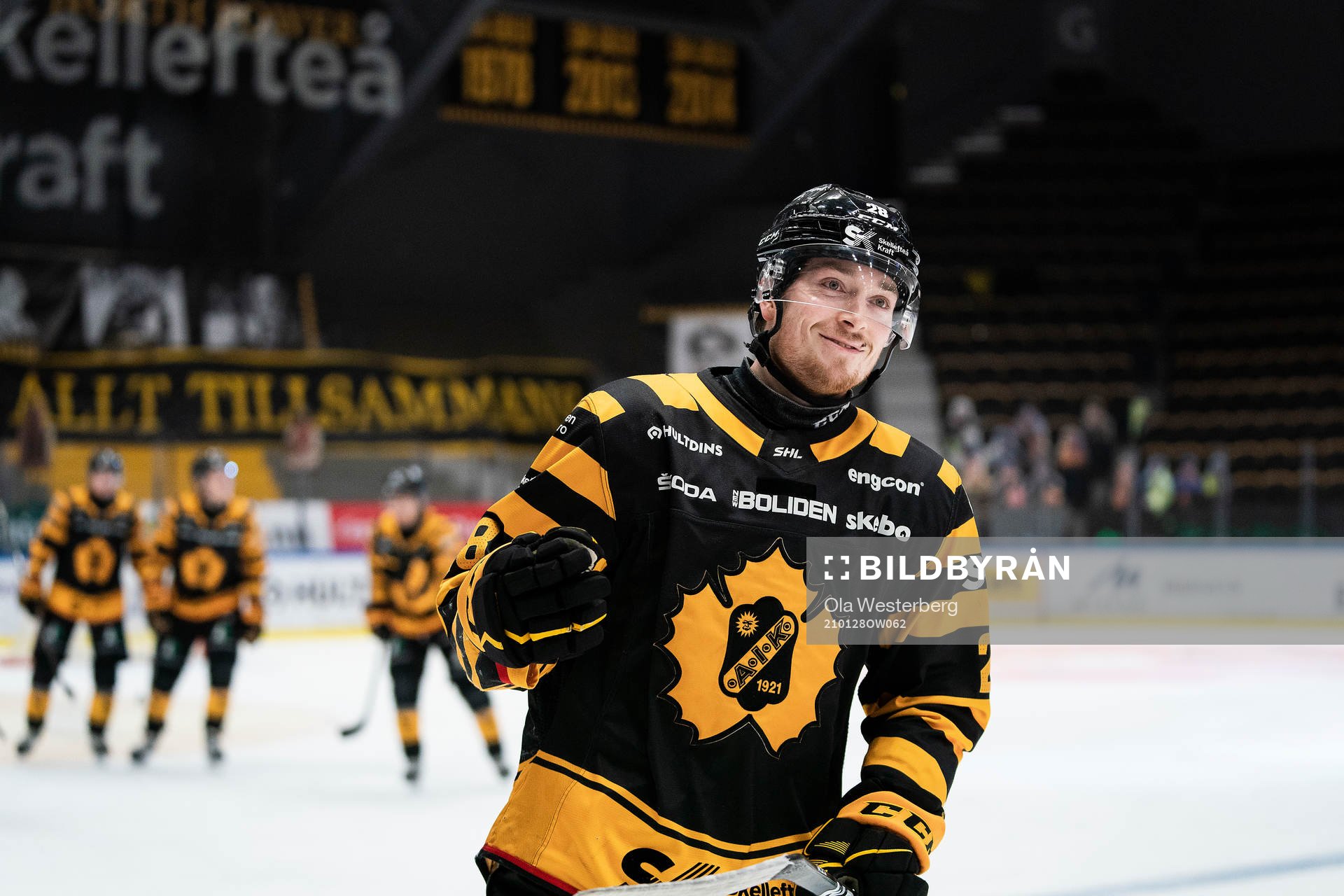 Skellefteås Jesper Frödén jublar