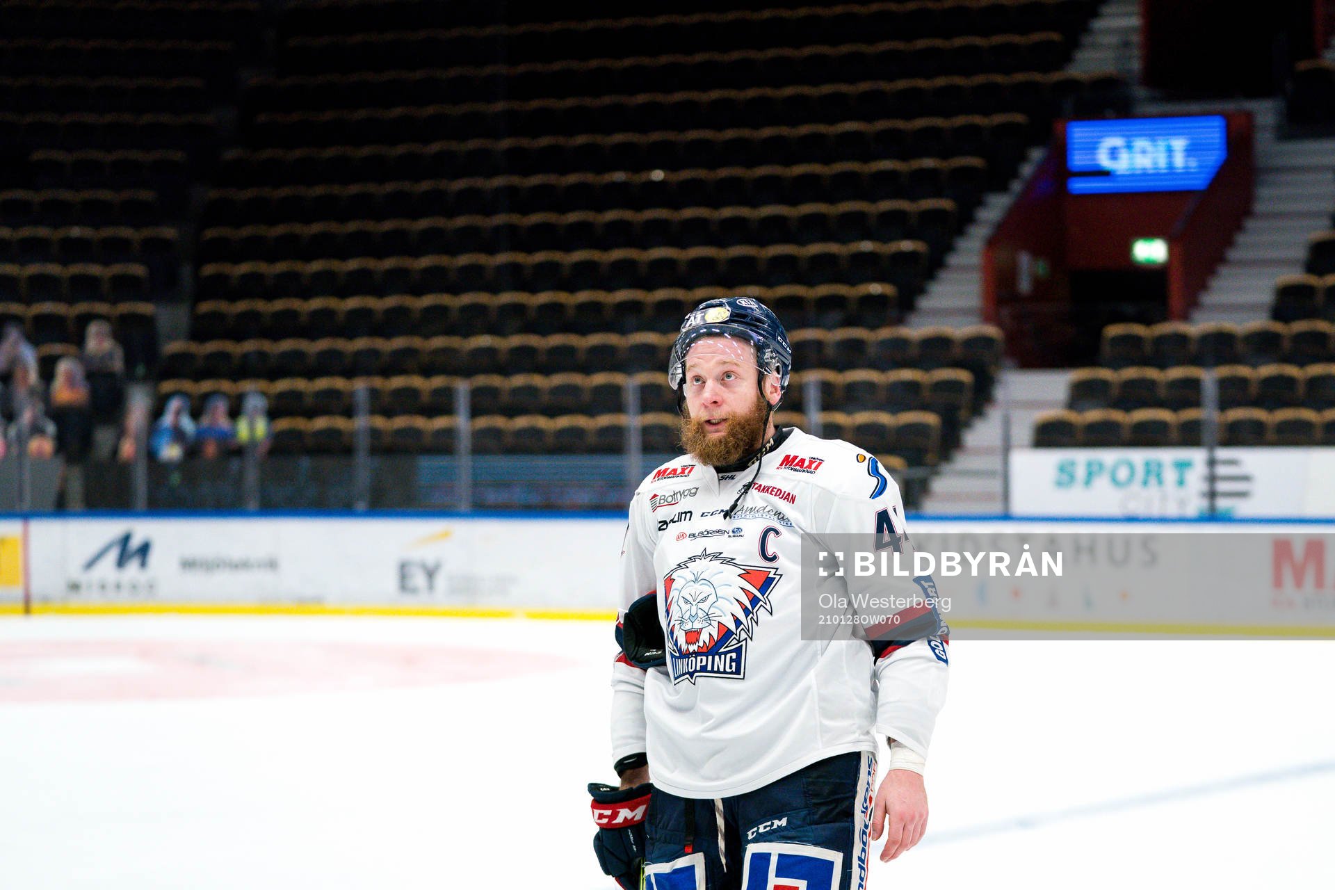 Linköpings Jonas Junland deppar