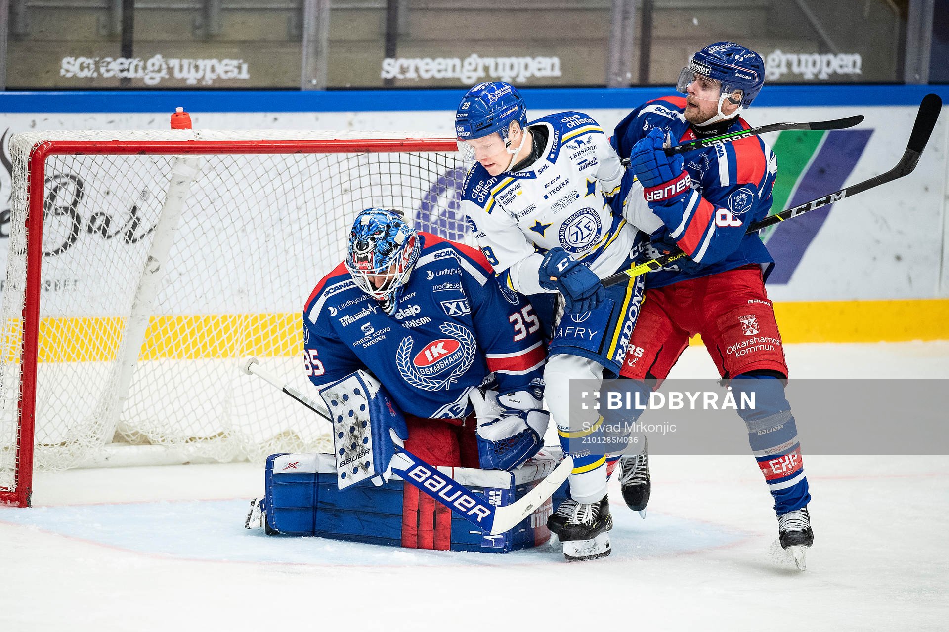 Oskarshamns målvakt Joe Cannata och Nichlas Torp mot