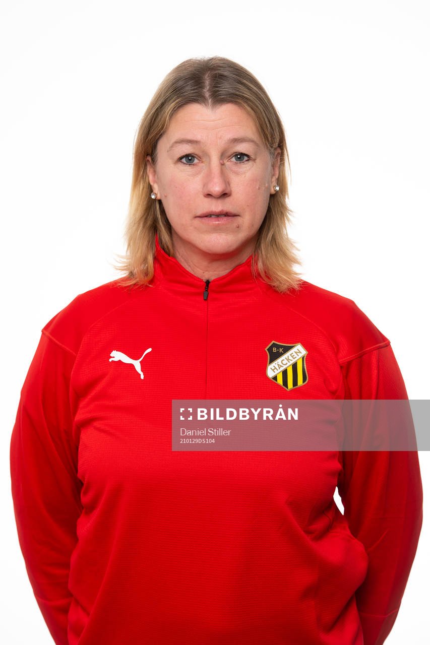 Anna Stoltze, huvudtränare F19, poserar för ett porträtt inför en träning med Häckens damlag den 29 januari 2021 i Göteborg. 