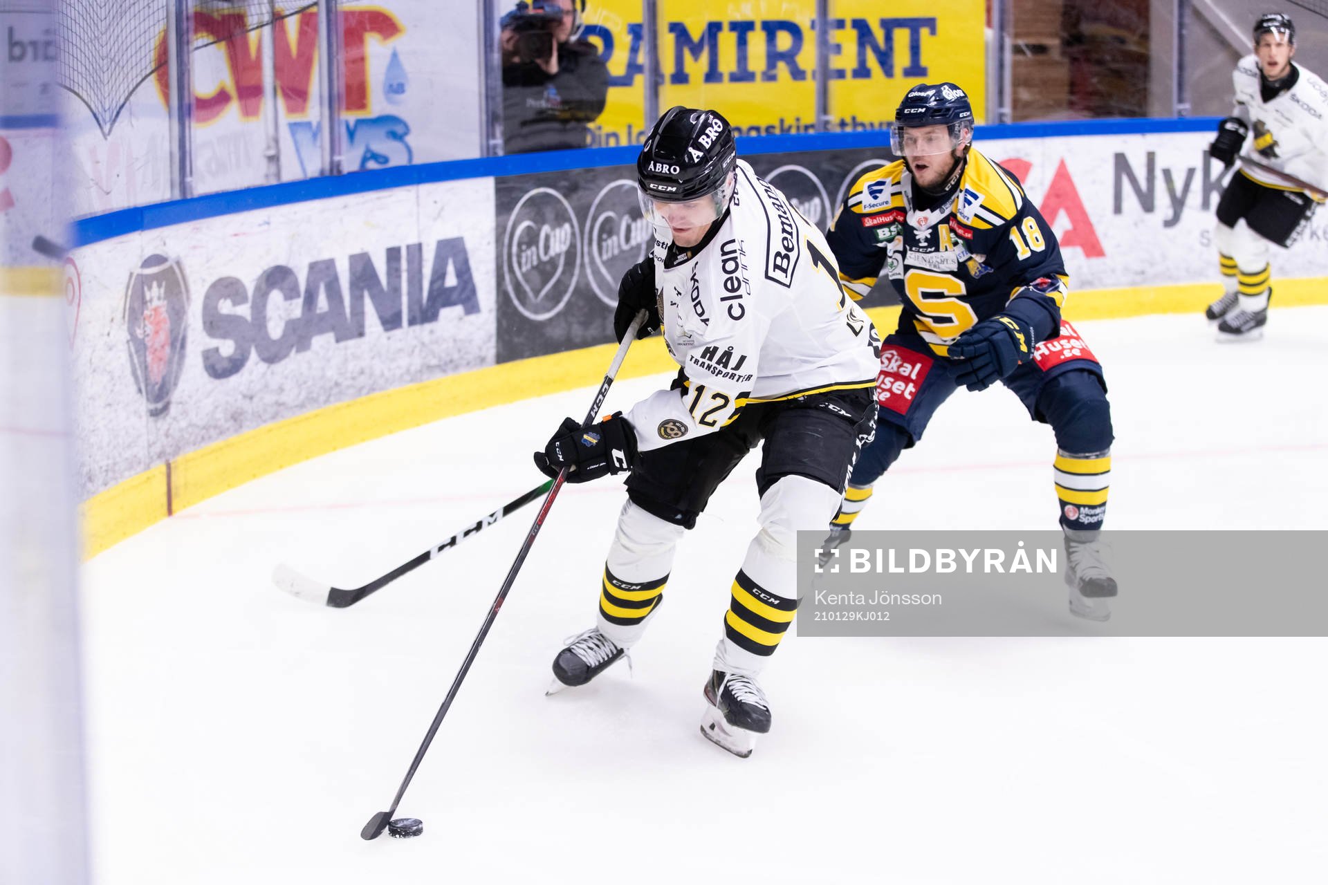 s Max Lindholm och Södertäljes Andreas Hjelm