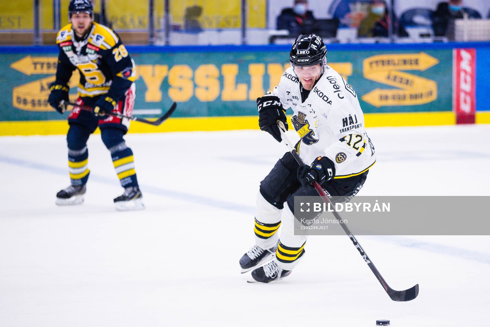 s Max Lindholm