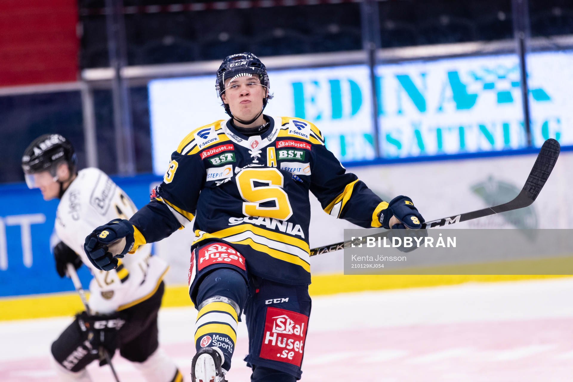 Södertäljes Måns Lindbäck jublar