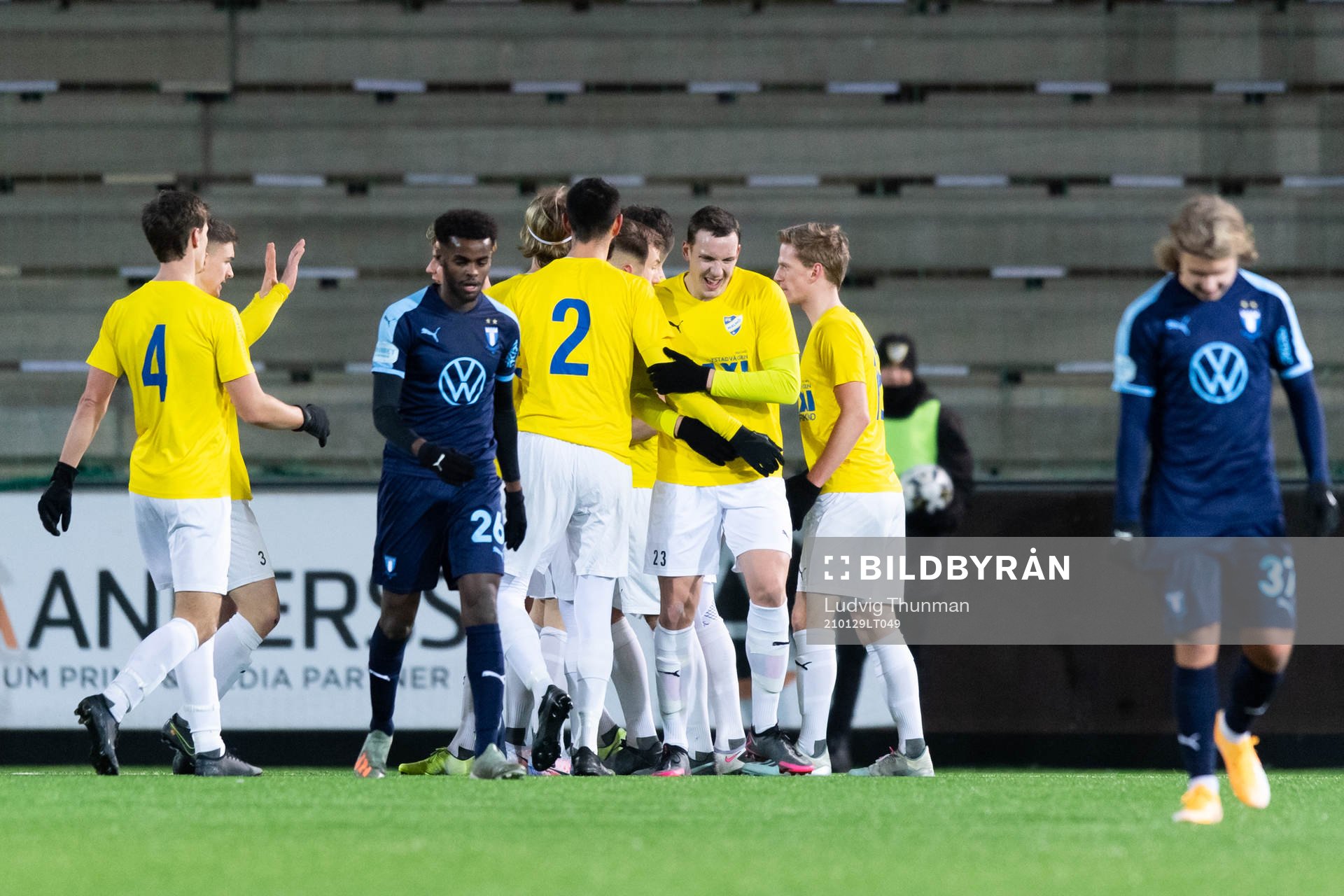 Malmö FFs Mubaarak Nuh och Sebastian Nanasi deppar