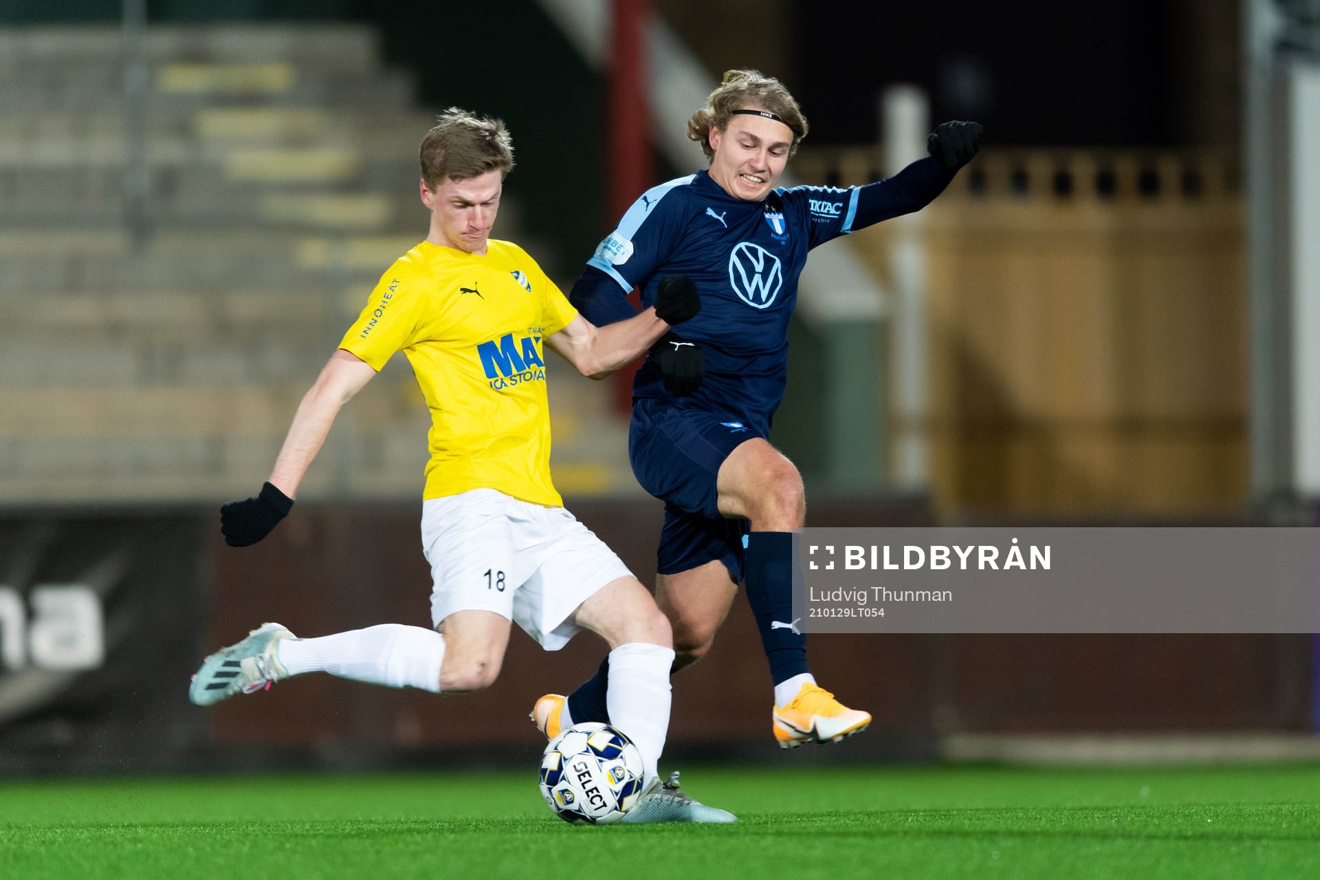 IFK Malmös Aron Már Brynjarsson och Malmö FFs Sebastian