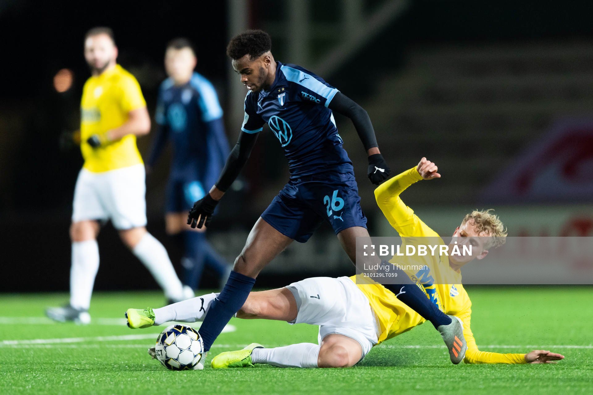 Malmö FFs Mubaarak Nuh och IFK Malmös Jakob Andersson
