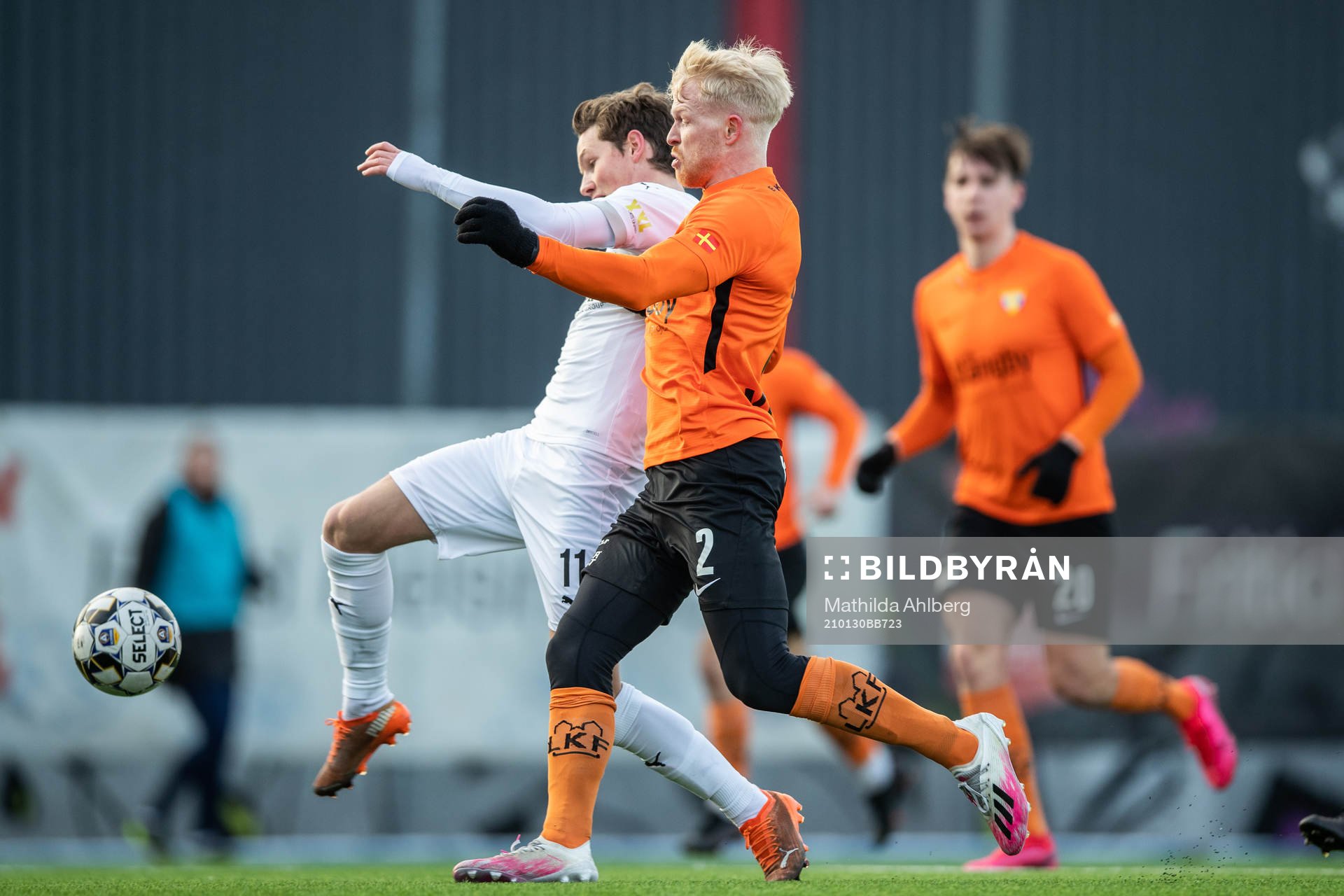 Helsingborgs Max Svensson och Torns Hugo Barsne under träningsmatchen i fotboll mellan Helsingborg och Torn den 30 januari 2021 i Helsingborg.