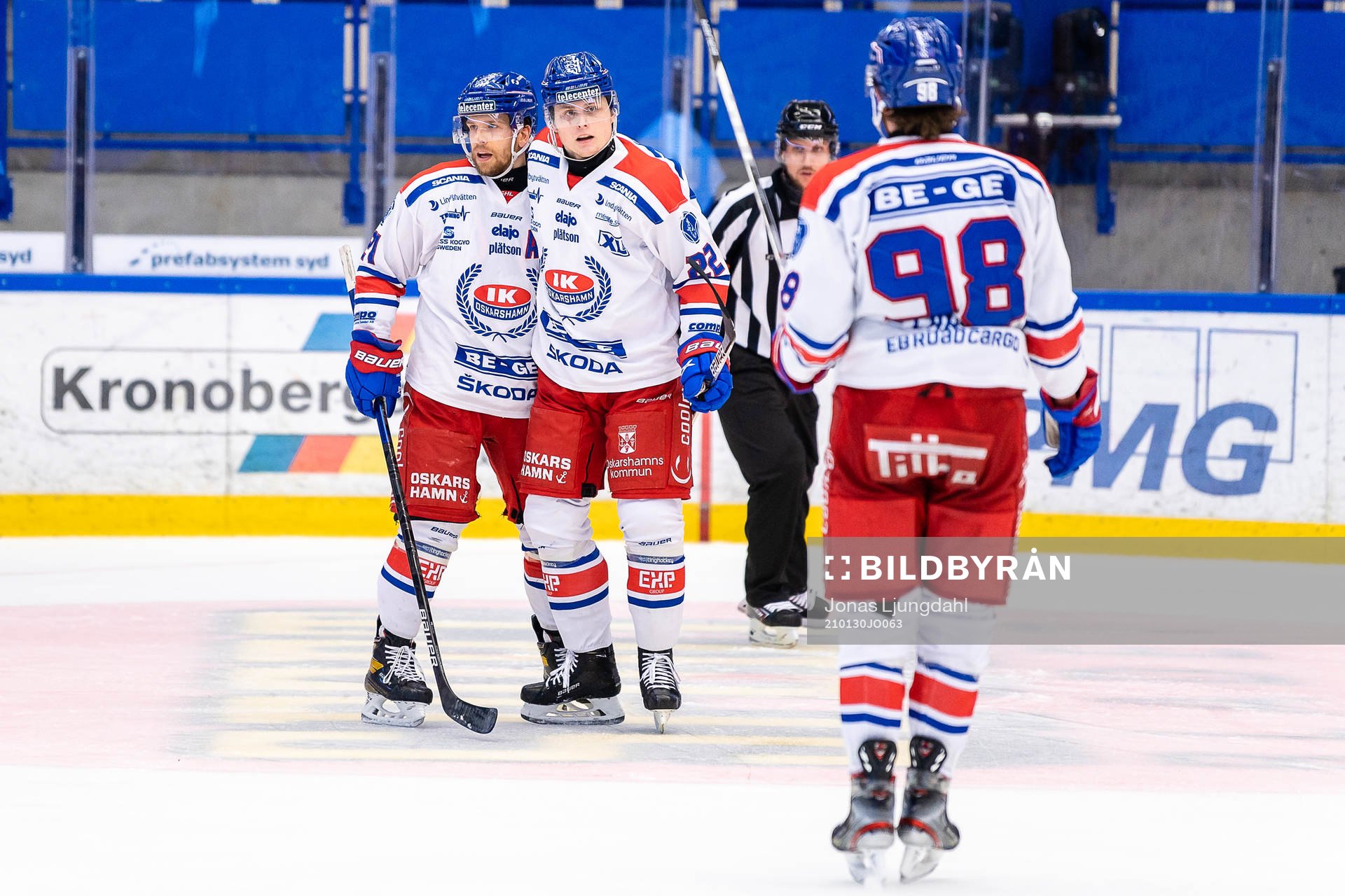 Oskarshamns Brian Cooper och John Dahlström jublar