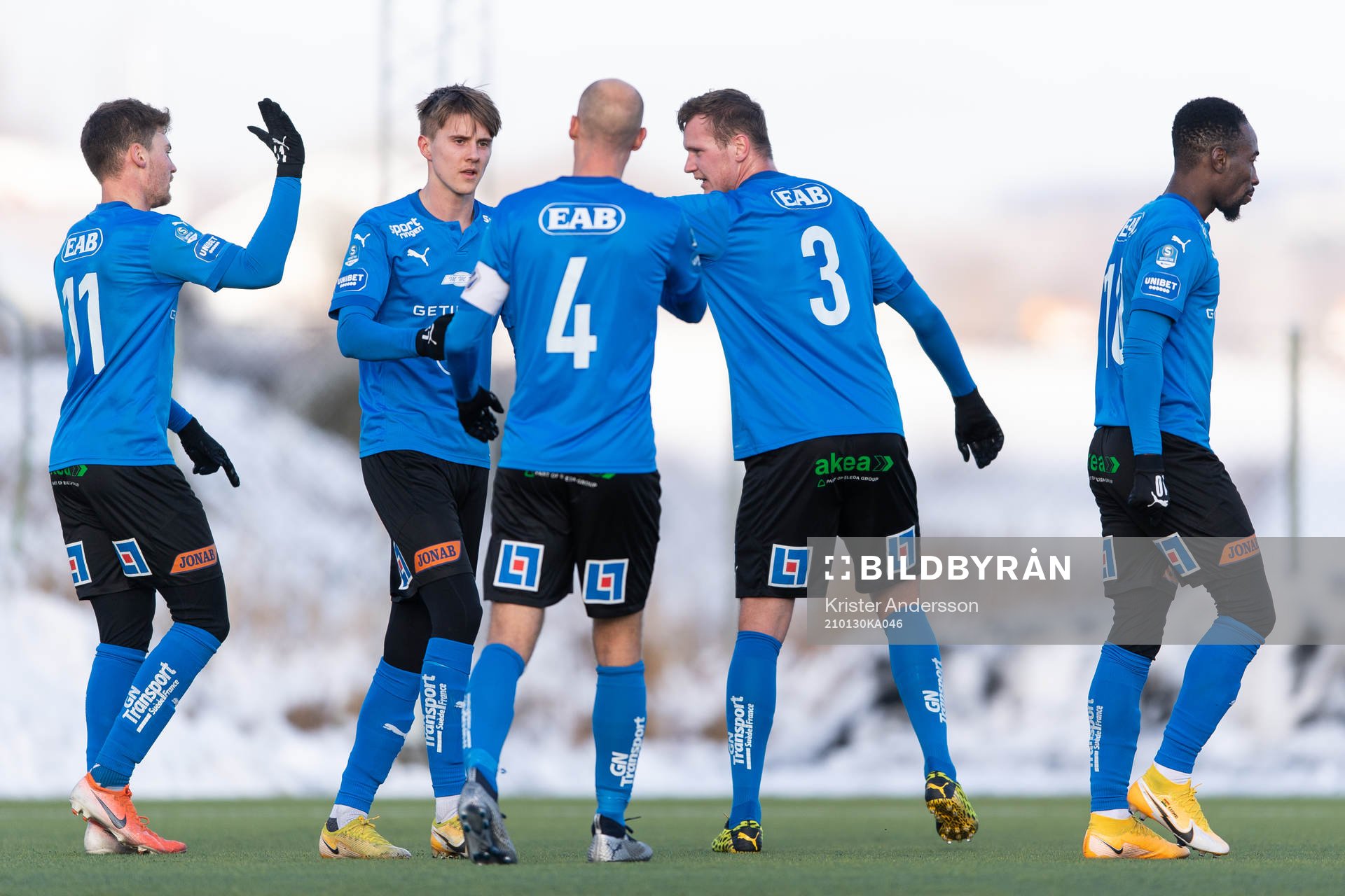 Halmstads spelare jublar under träningsmatchen i fotboll mellan Falkenberg och Halmstad den 30 januari 2021 i Falkenberg. 