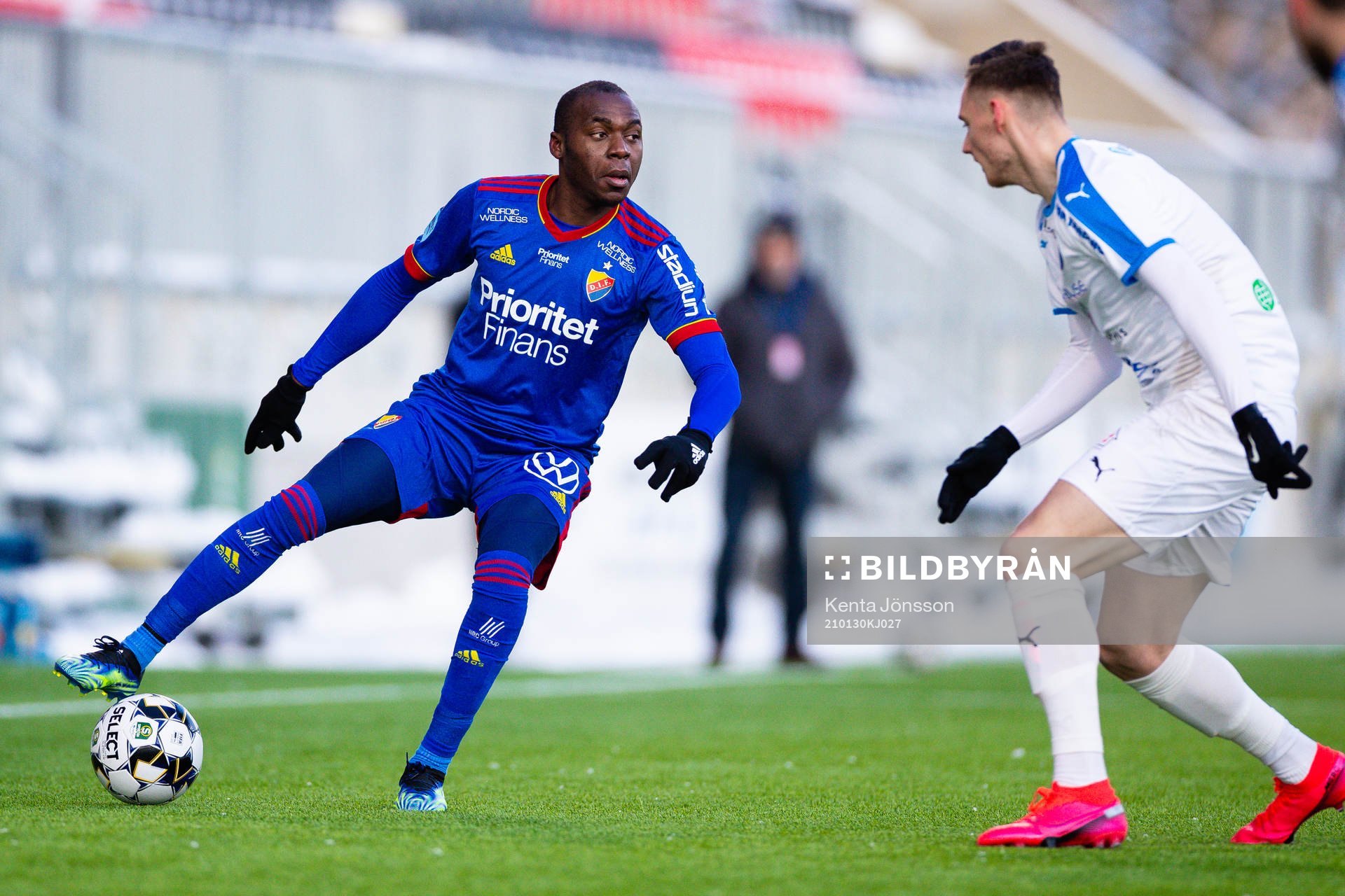 Djurgårdens Edward Chilufya och Akropolis Mattias Bouvin