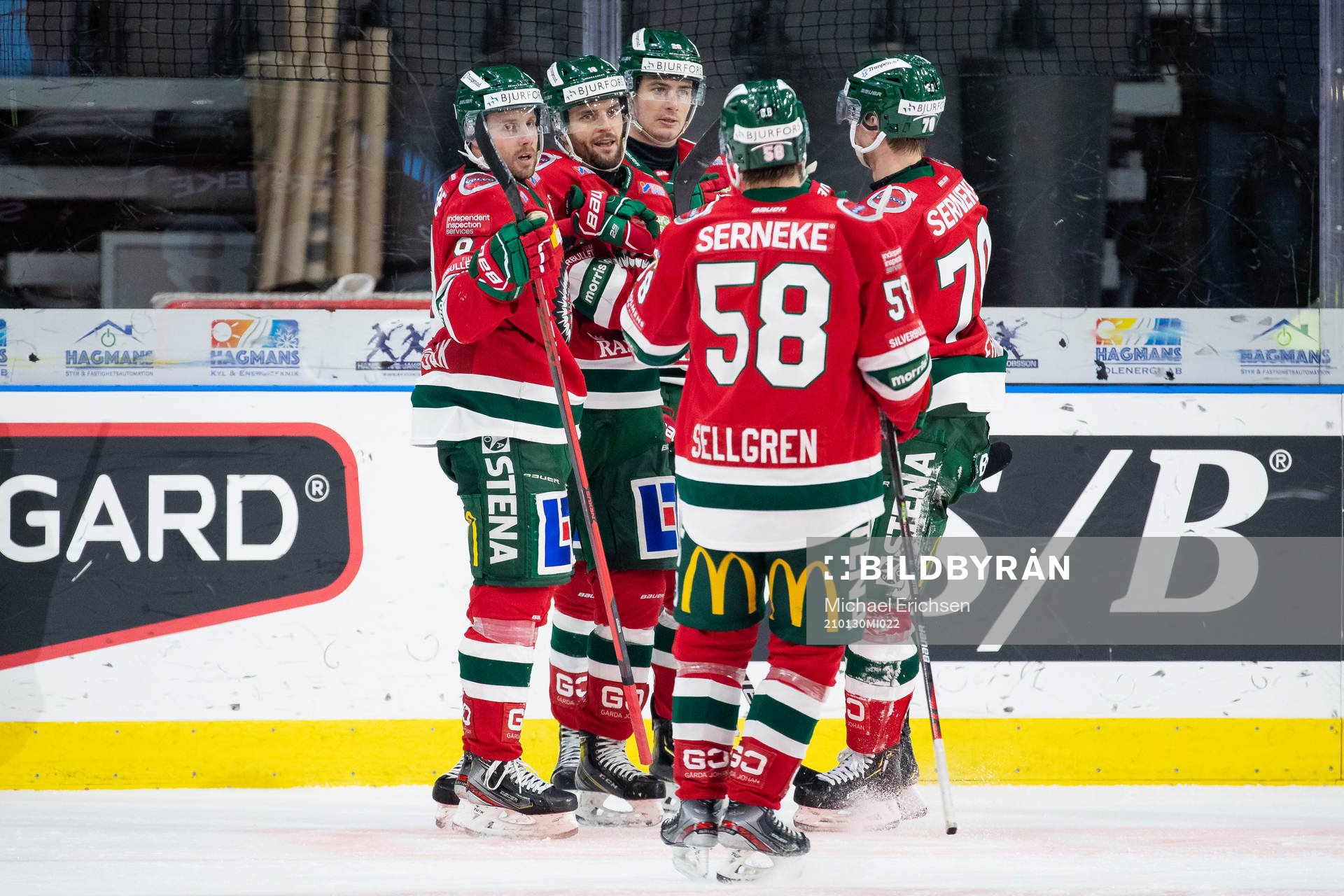 Frölundas Stefan Elliott jublar med lagkamrater