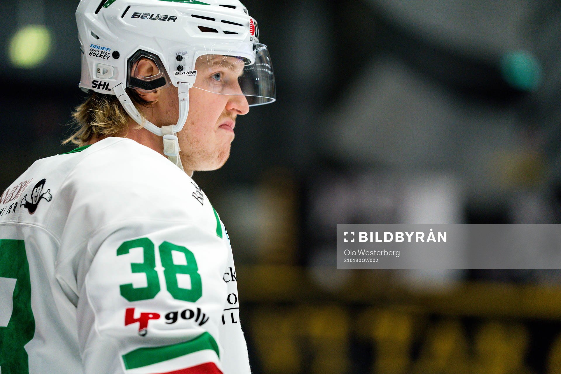Rögles Erik Andersson före ishockeymatchen i SHL mellan
