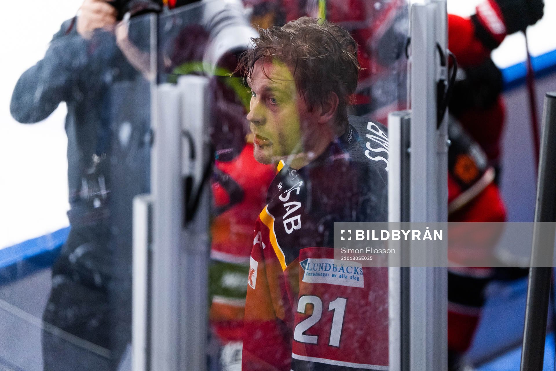 s bås på väg ut skadad