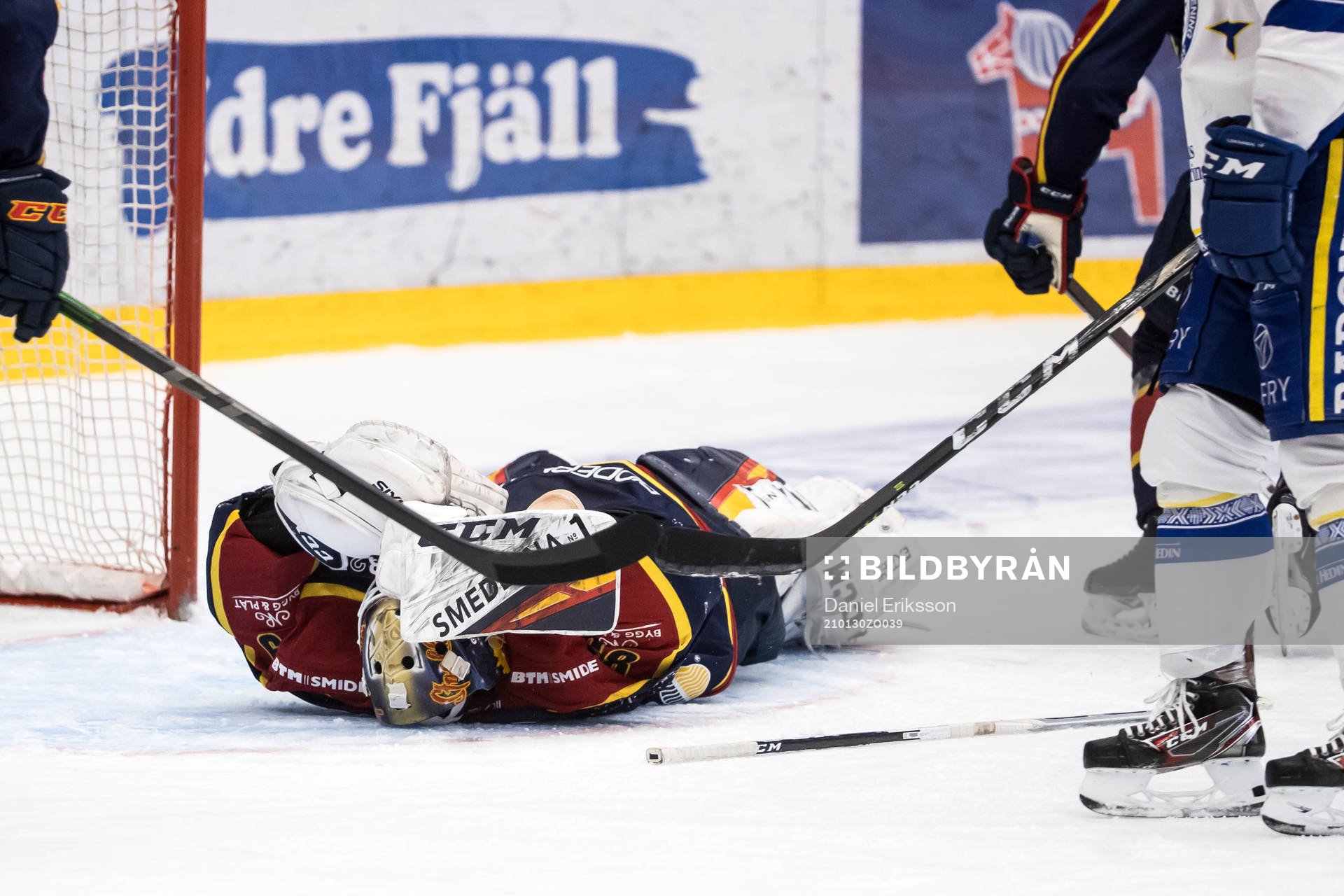 Djurgårdens målvakt Niklas Svedberg har ont
