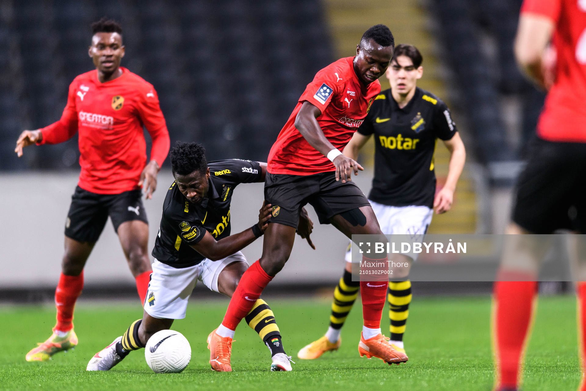 s Ebenezer Ofori och Vasalunds Anthony Wambani