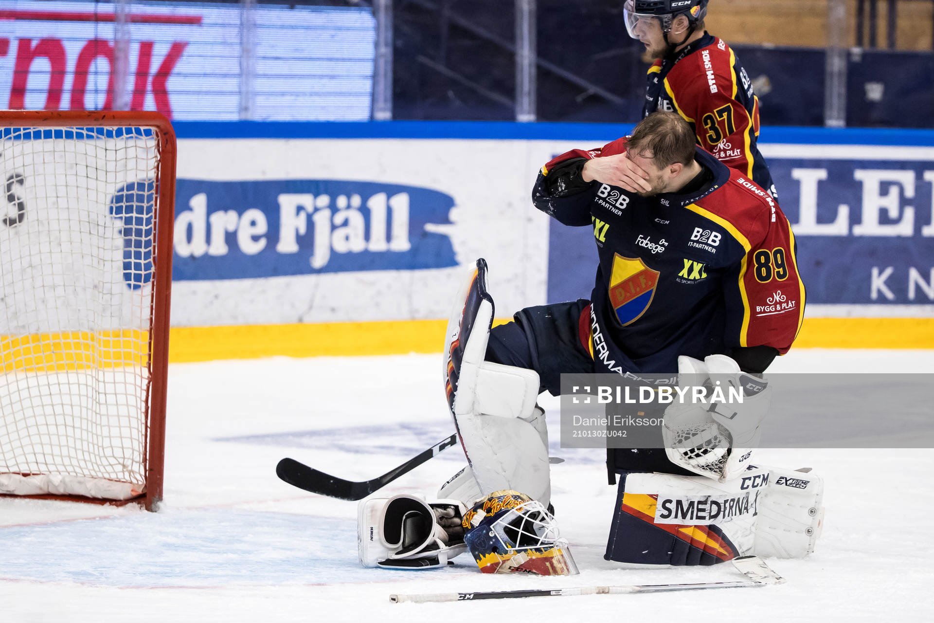 Djurgårdens målvakt Niklas Svedberg har ont