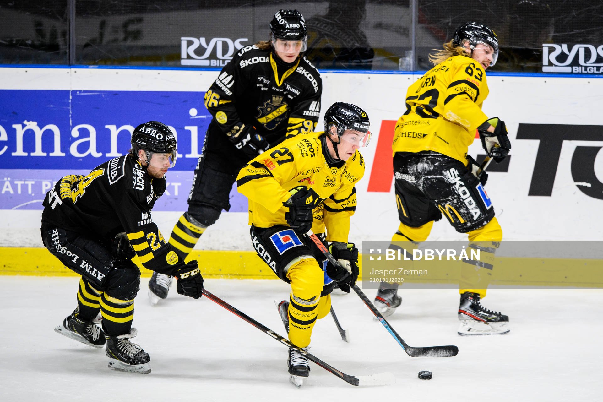 s Dennis Fröland och Västerås Sebastian Benker