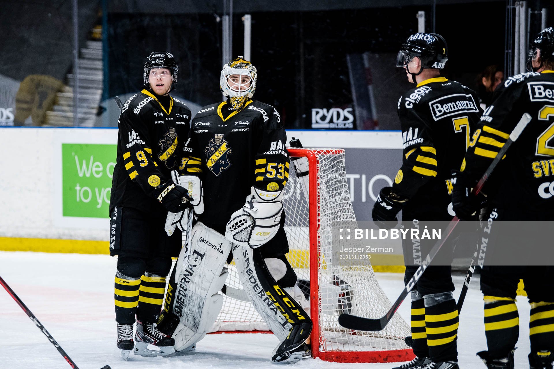 s Nicklas Heinerö  och målvakt Claes Endre jublar