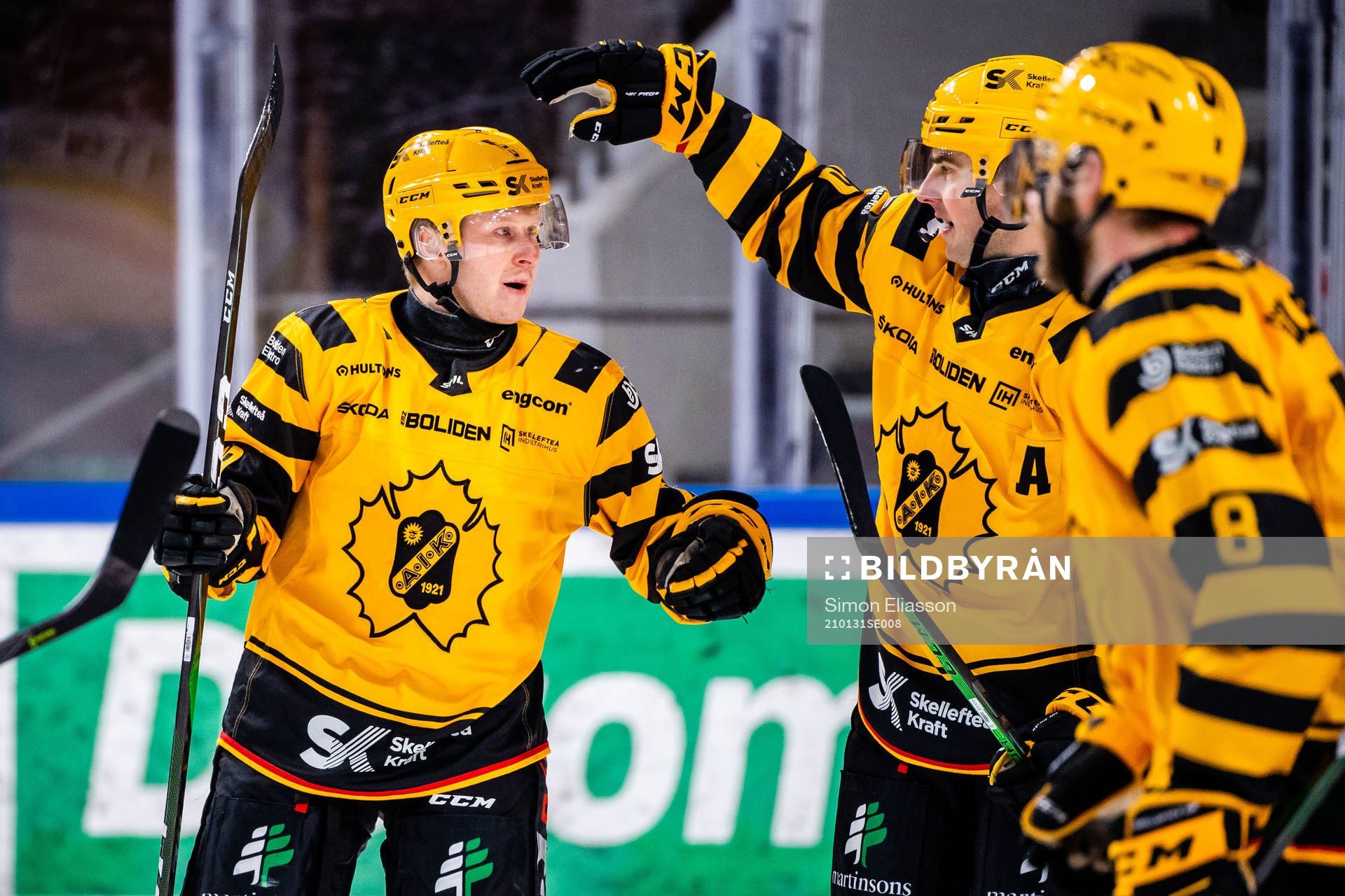 Skellefteås Tuomas Kiiskinen jublar med lagkamrater