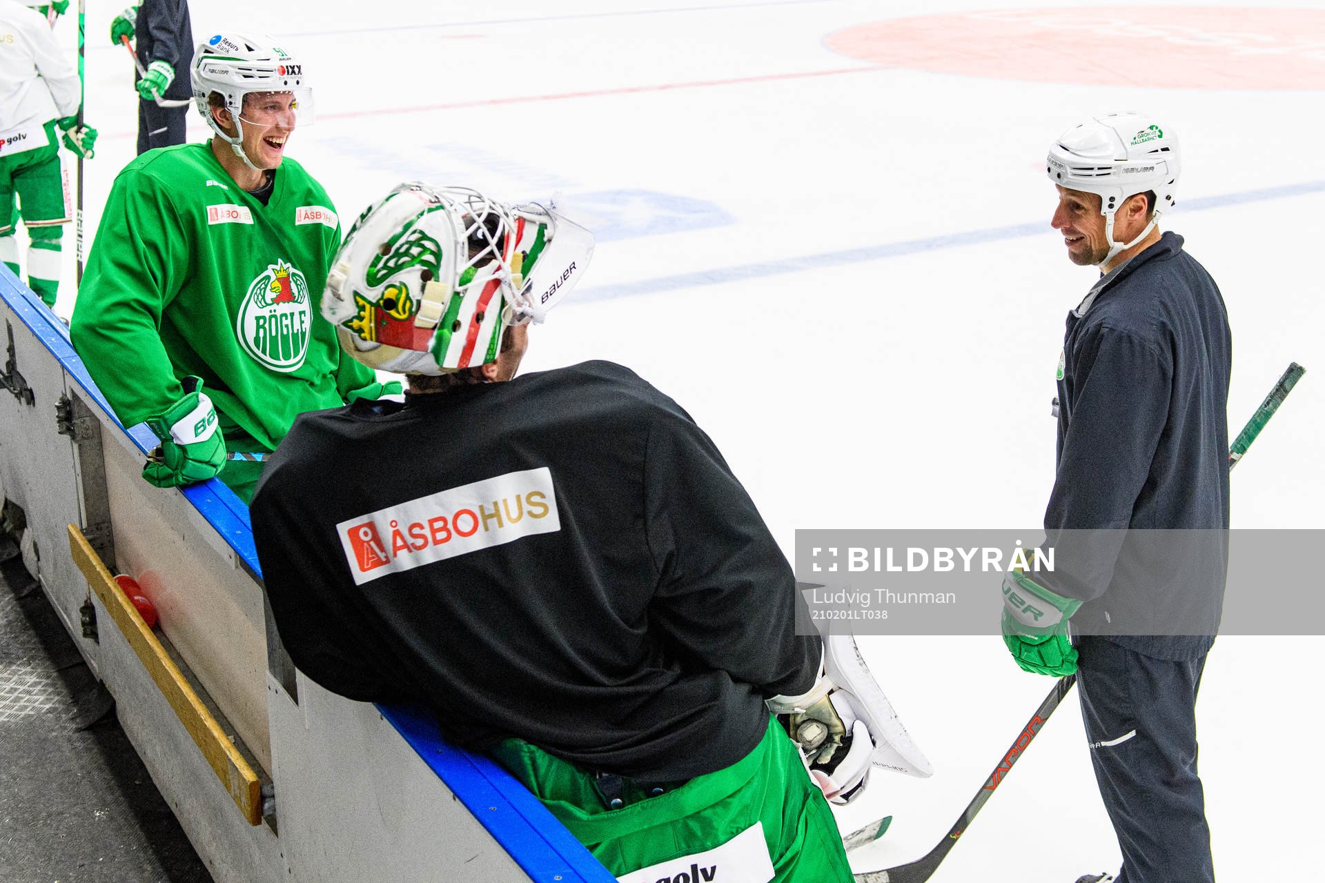Adam Tambellini, målvakt Johan Gustafsson och tränare Cam