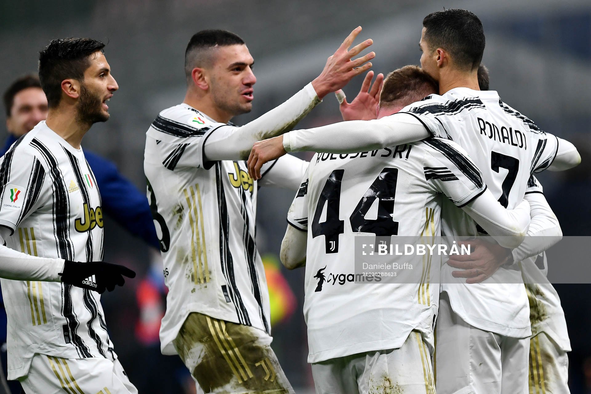 Cristiano Ronaldo celebrate with Dejan Kulusevski of Juventus and teammates during the Coppa Italia Semifinal football match on February 2, 2021 in Milano .