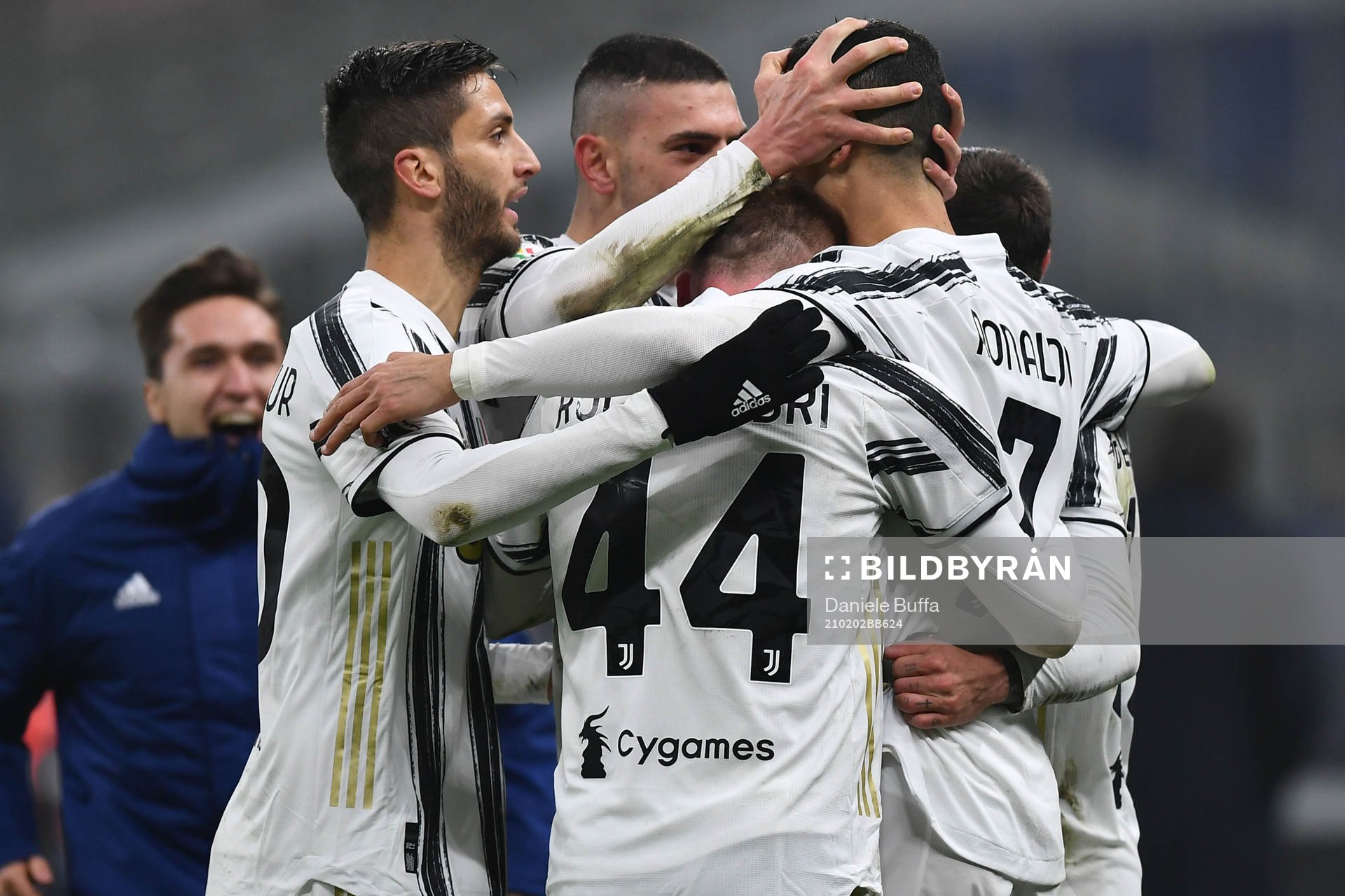 Cristiano Ronaldo celebrate with Dejan Kulusevski of