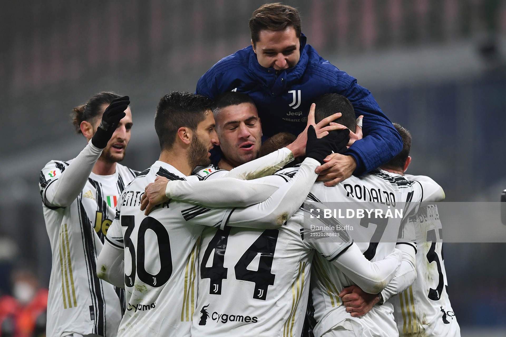Cristiano Ronaldo celebrate with Dejan Kulusevski of