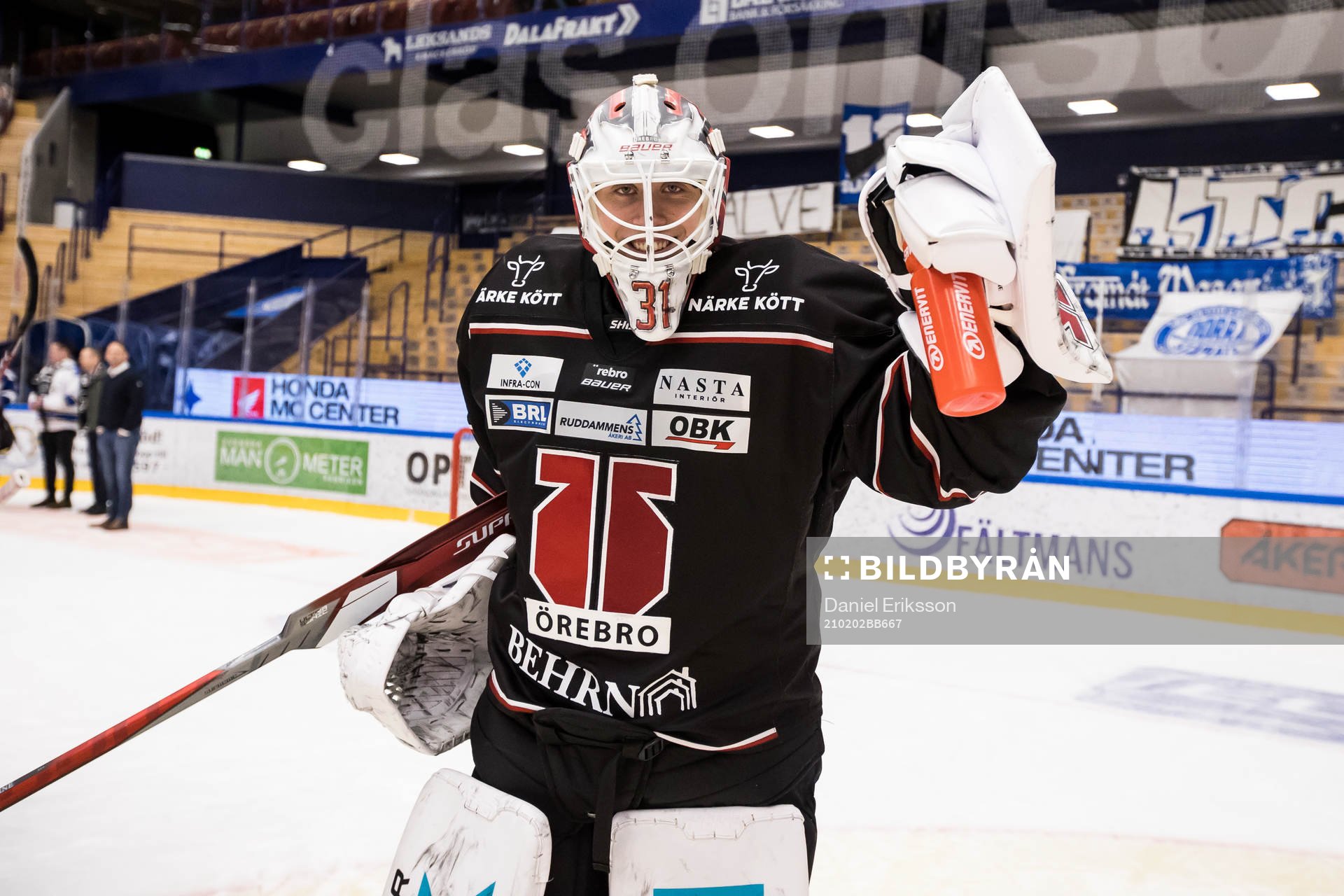 Örebros målvakt Jonas Arntzen jublar