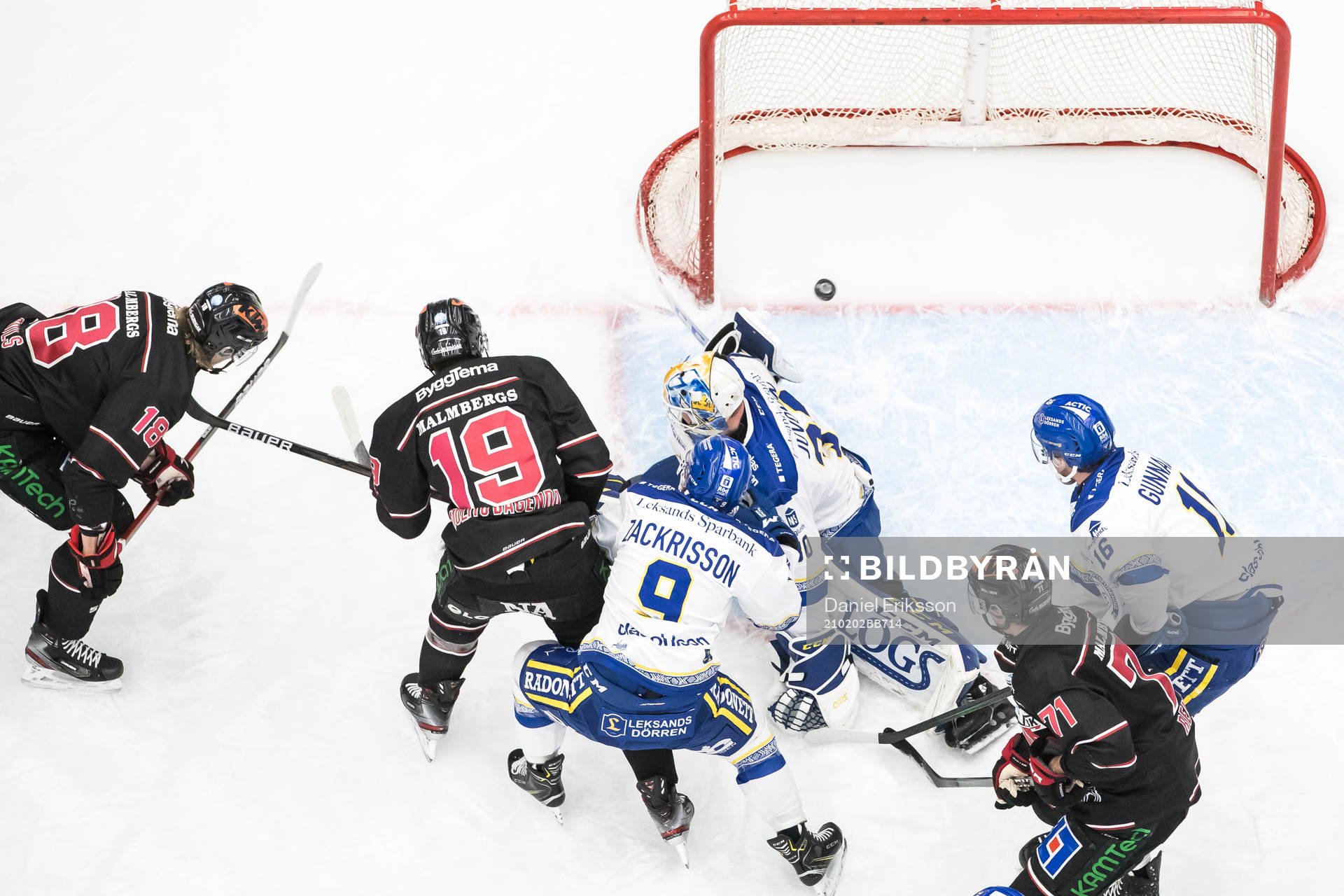 Örebros Rodrigo Abols gör 1-4 bakom Leksands målvakt