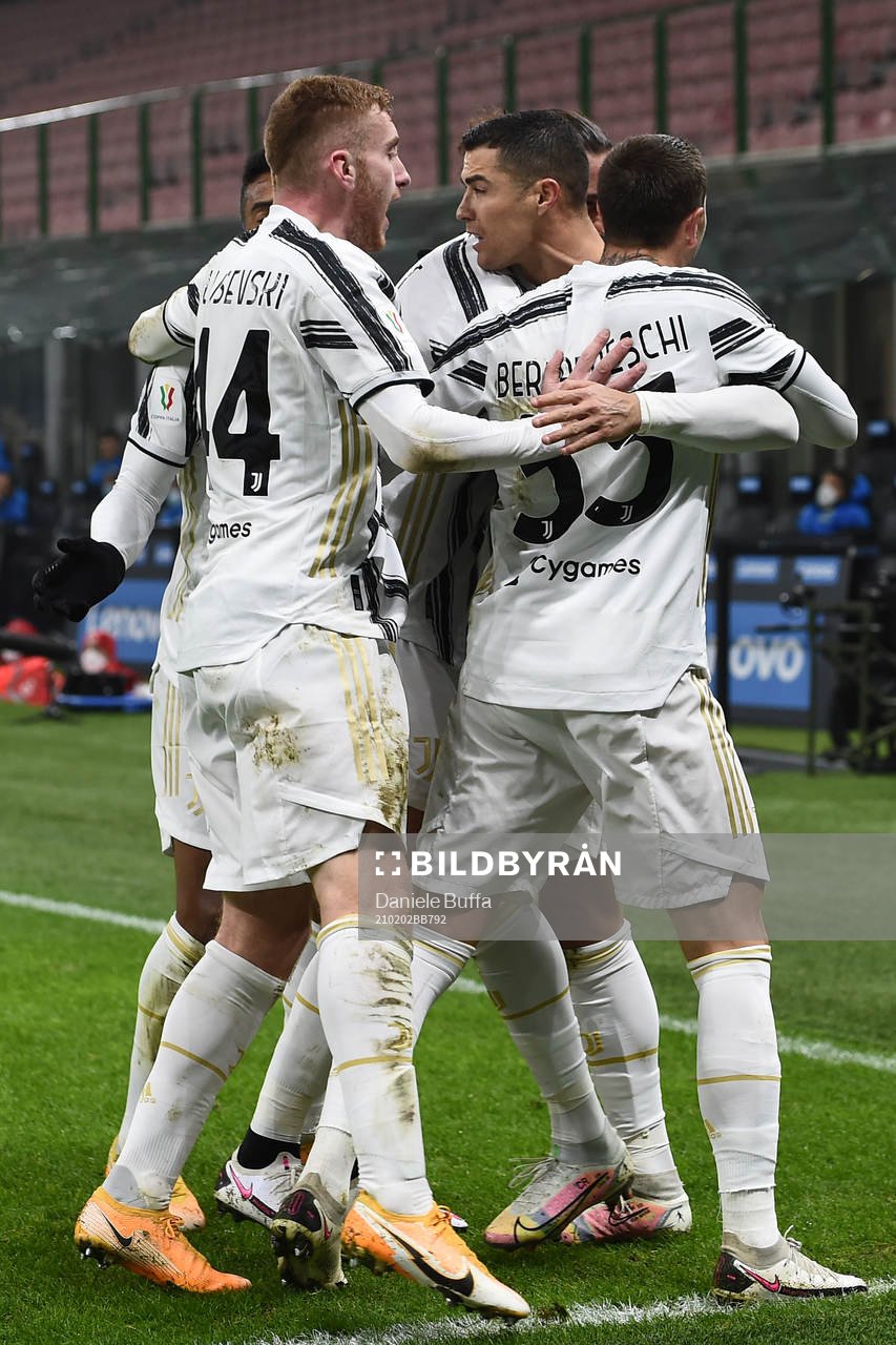 Cristiano Ronaldo celebrate with Dejan Kulusevski of