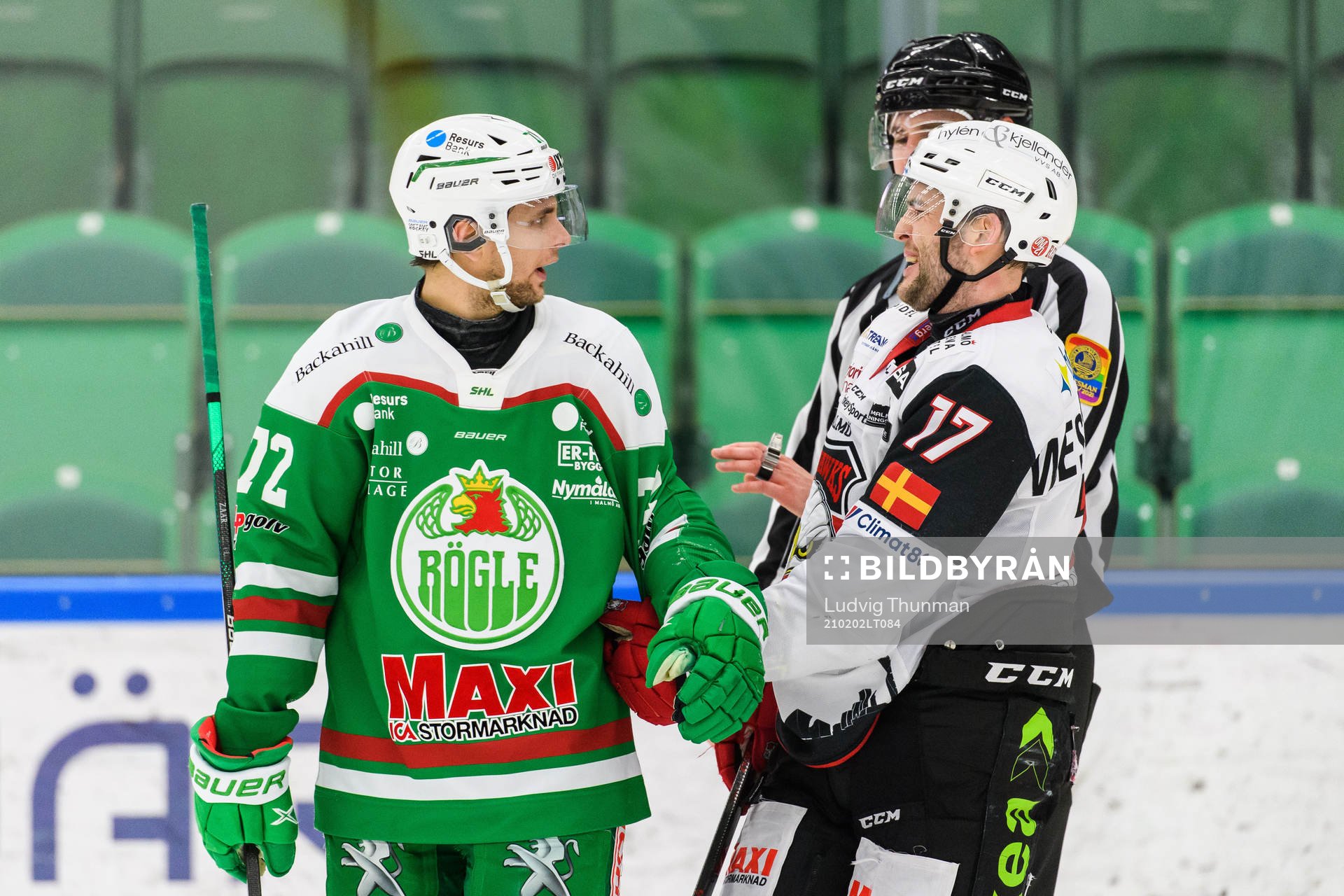 Rögles Daniel Zaar och Malmö Redhawks Pathrik Westerholm