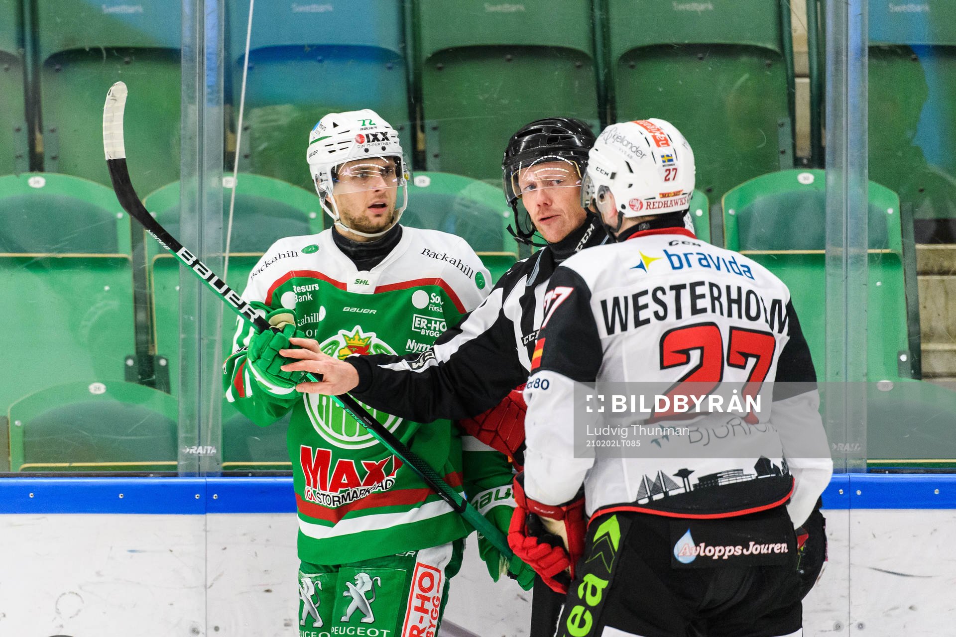 Rögles Daniel Zaar och Malmö Redhawks Pathrik Westerholm