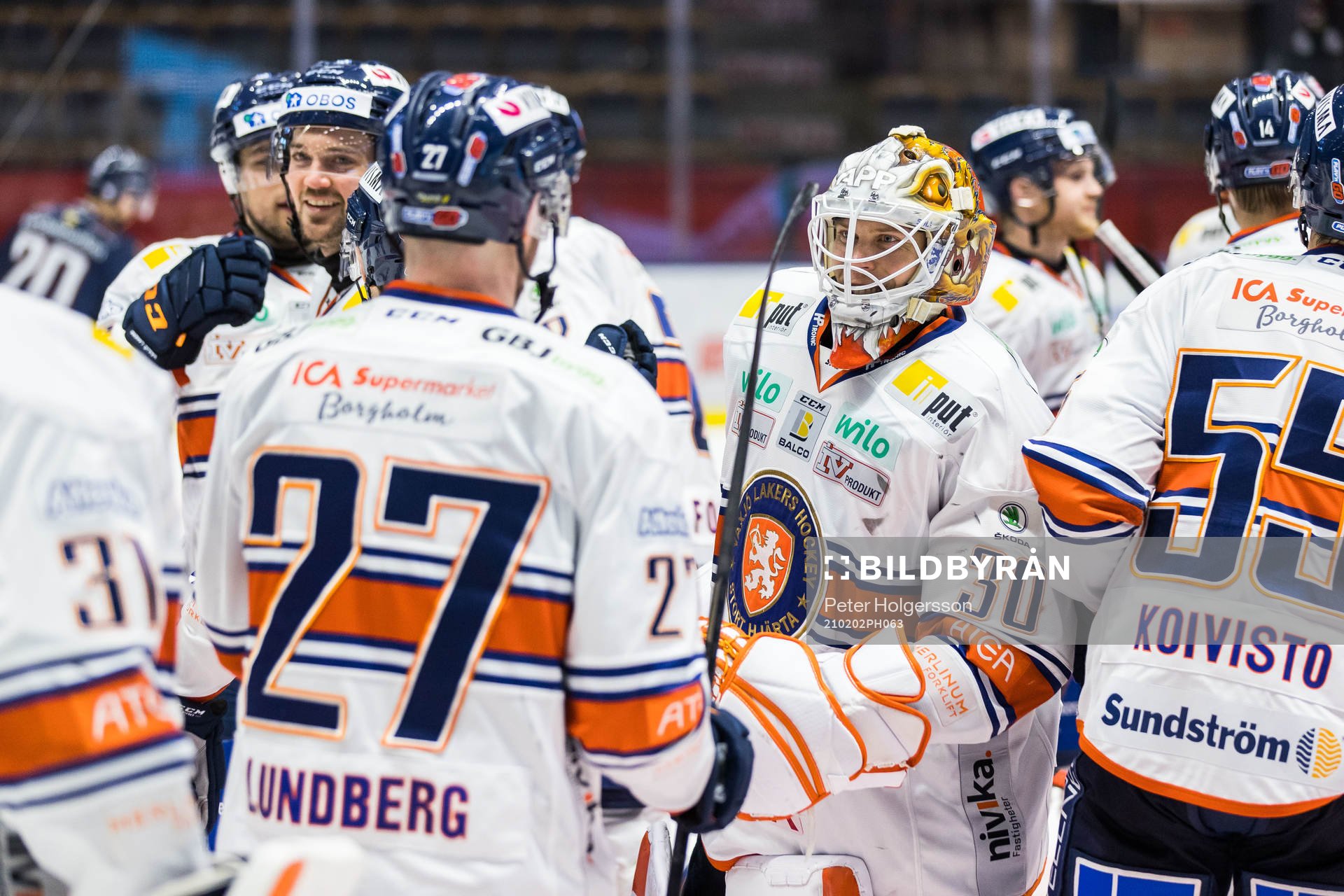 Växjös målvakt Viktor Fasth jublar
