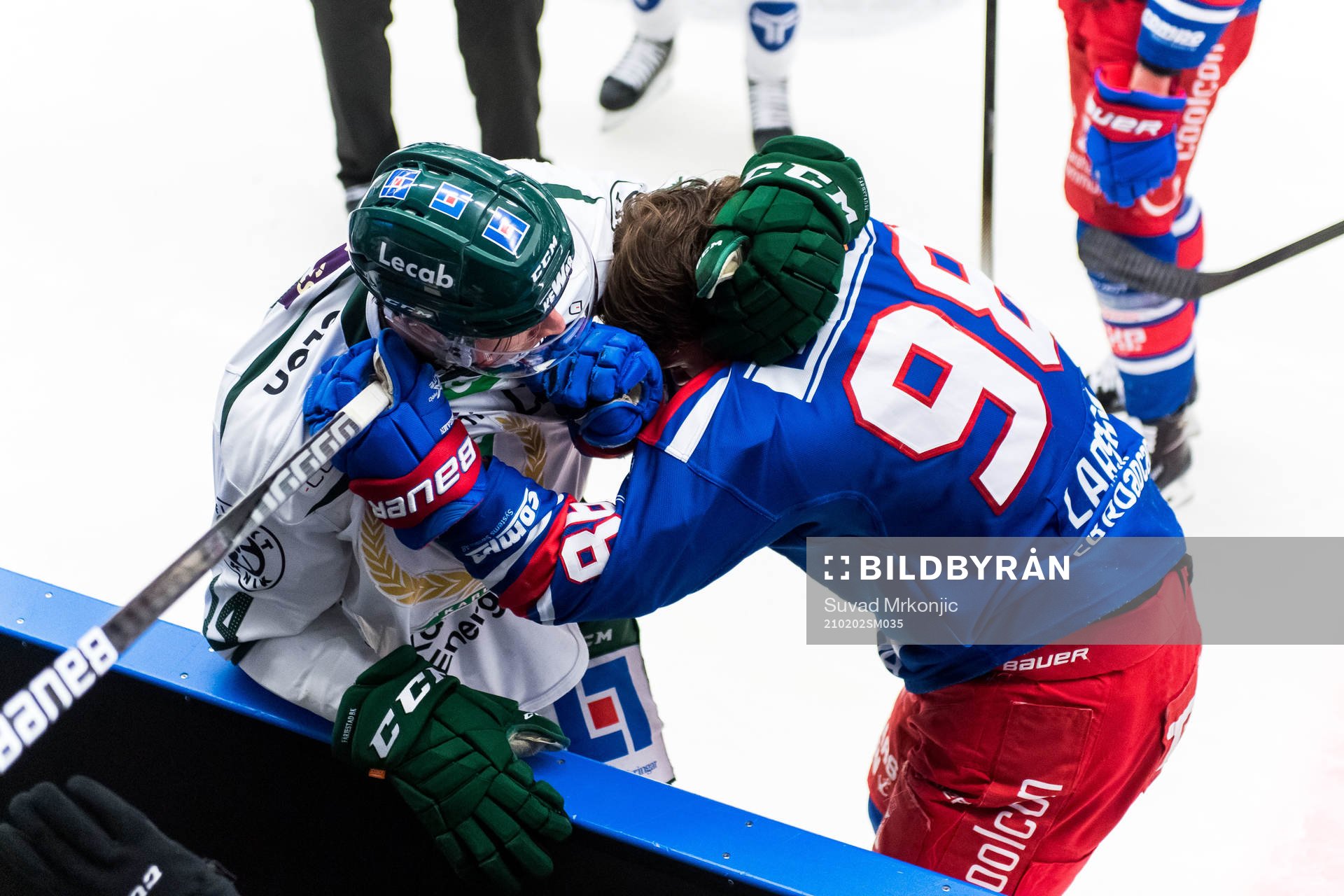Bråk mellan Oskarshamns Oliver Larsen och Färjestads
